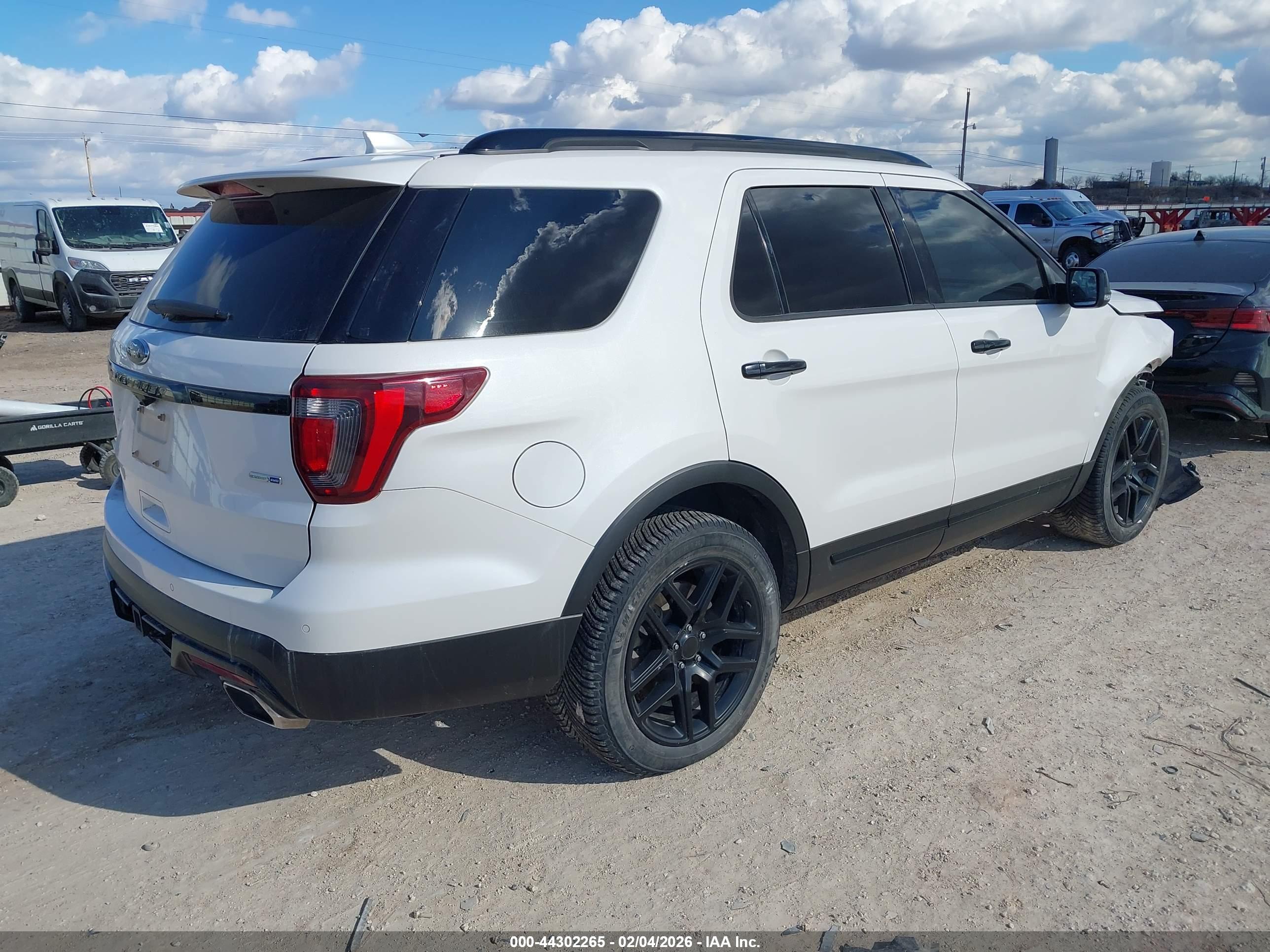 FORD EXPLORER image 4