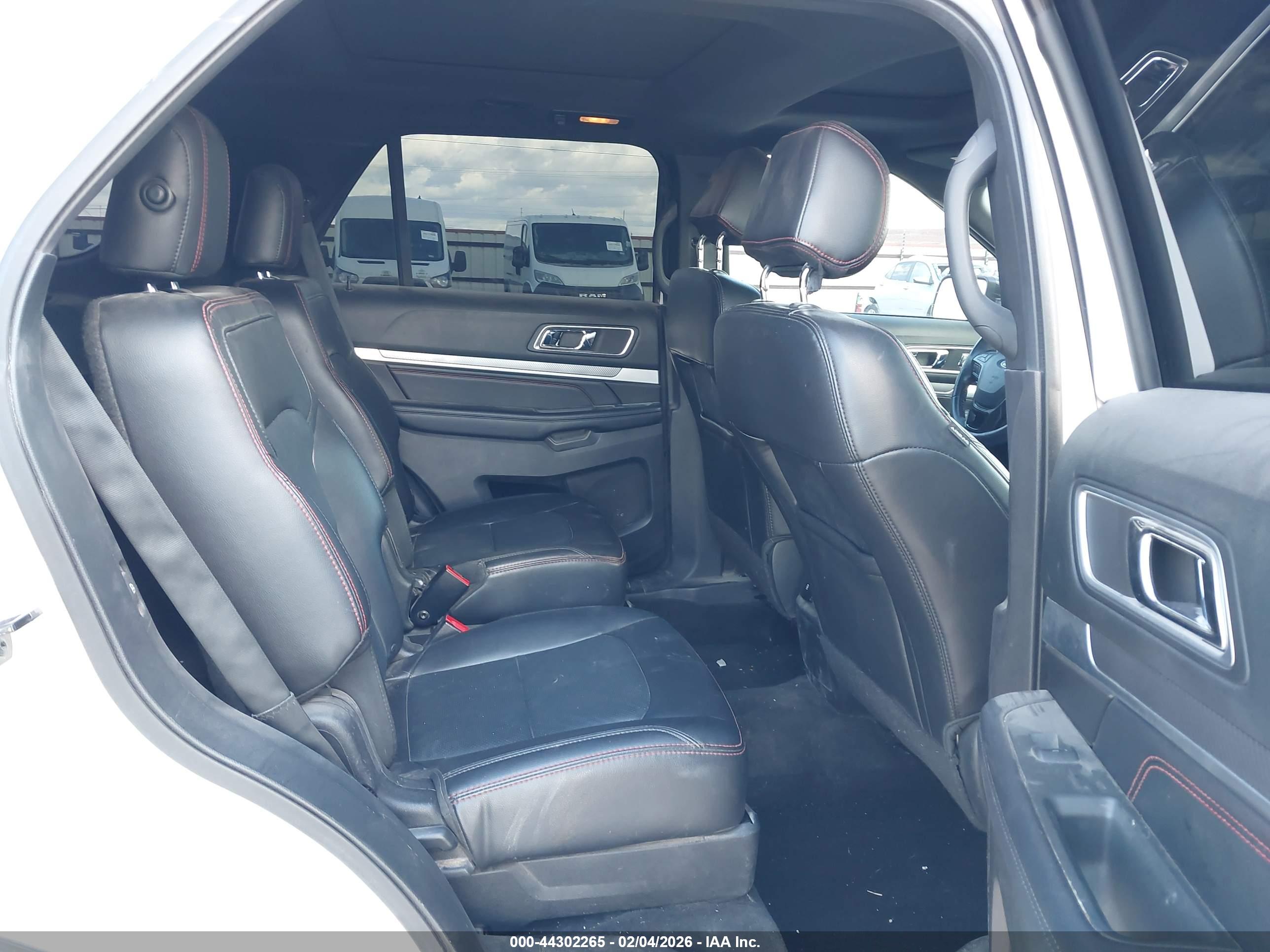 FORD EXPLORER image 8