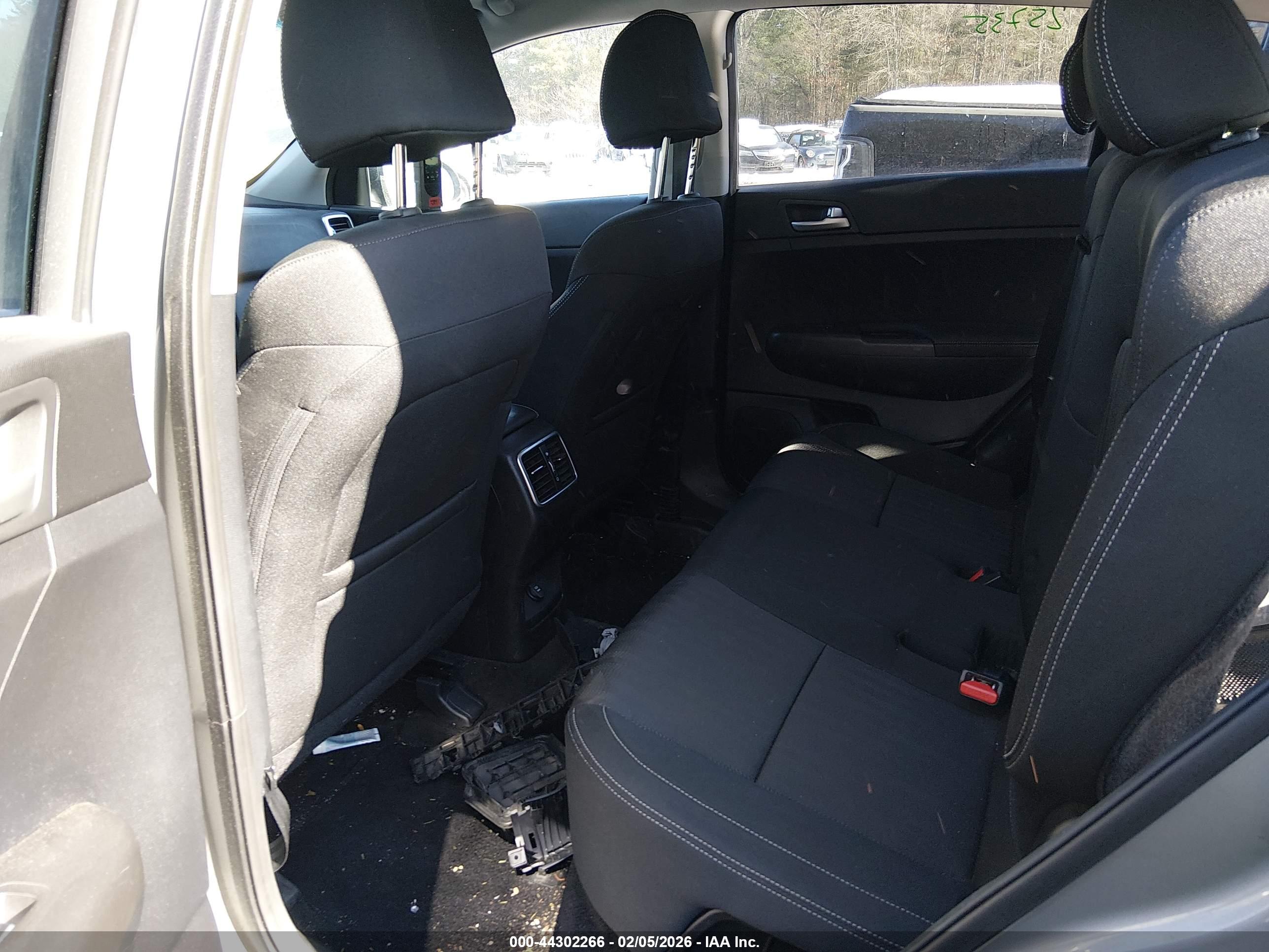 KIA SPORTAGE image 8