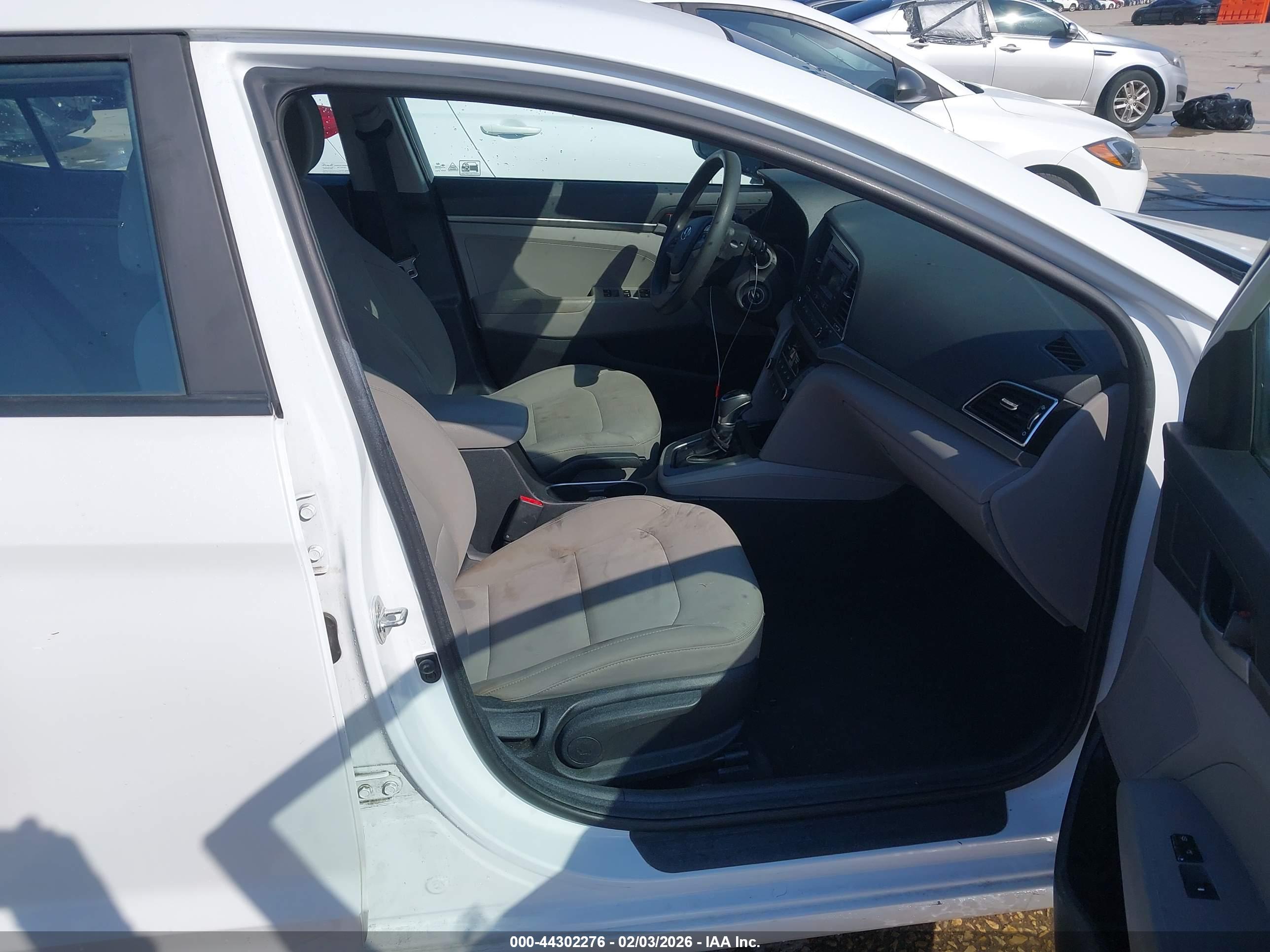 HYUNDAI ELANTRA image 5