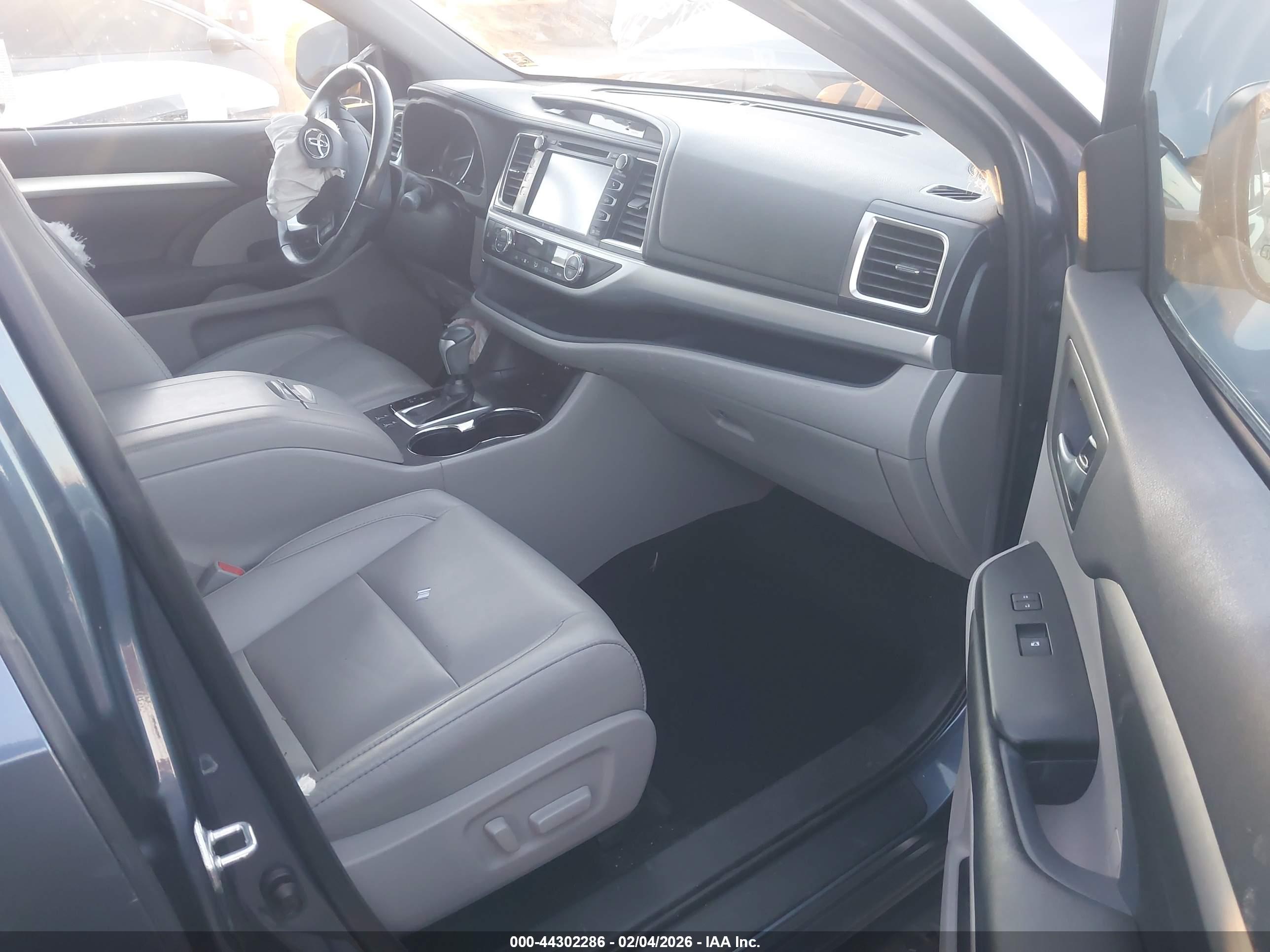 TOYOTA HIGHLANDER image 5