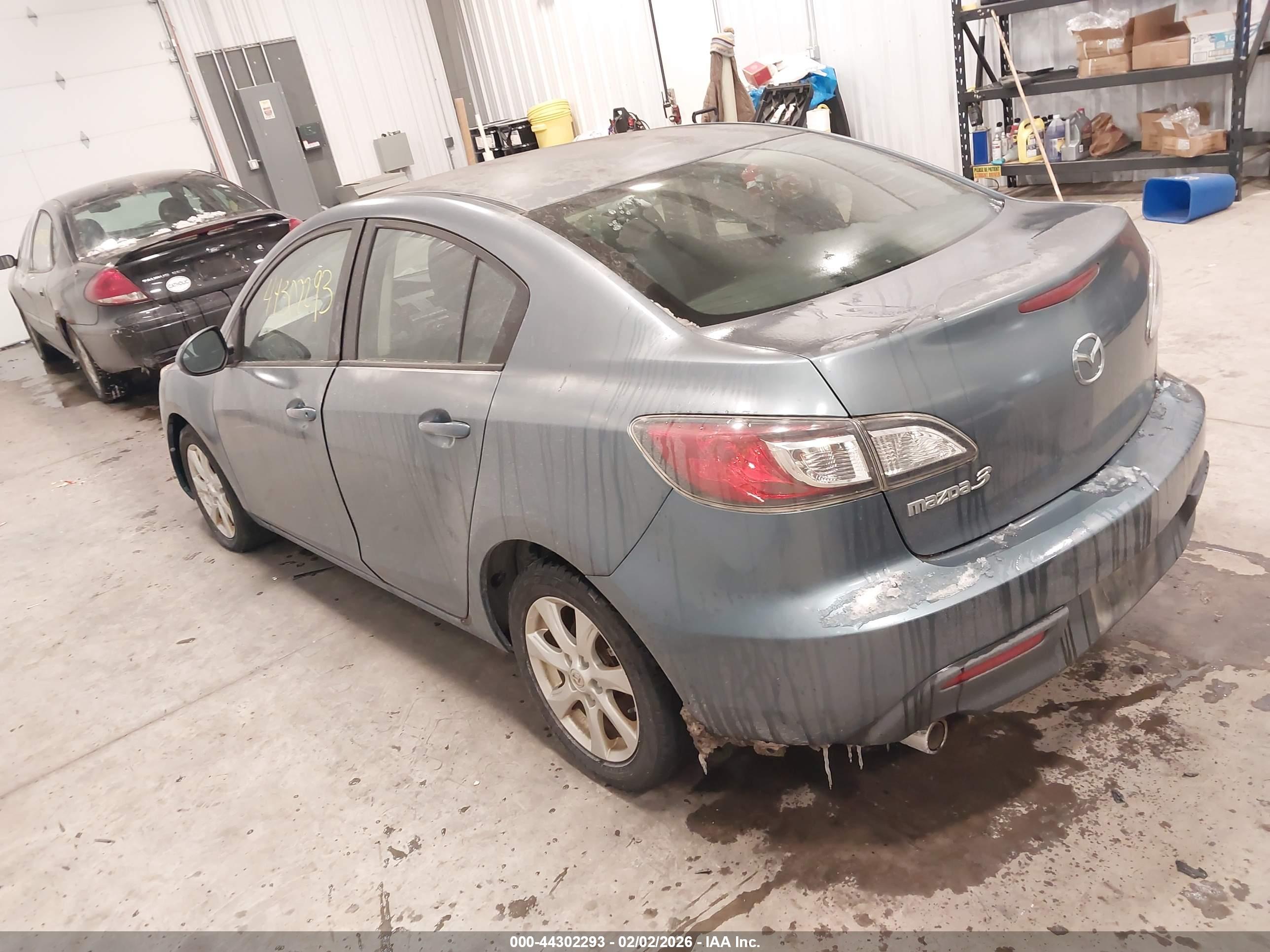 MAZDA MAZDA3 image 3