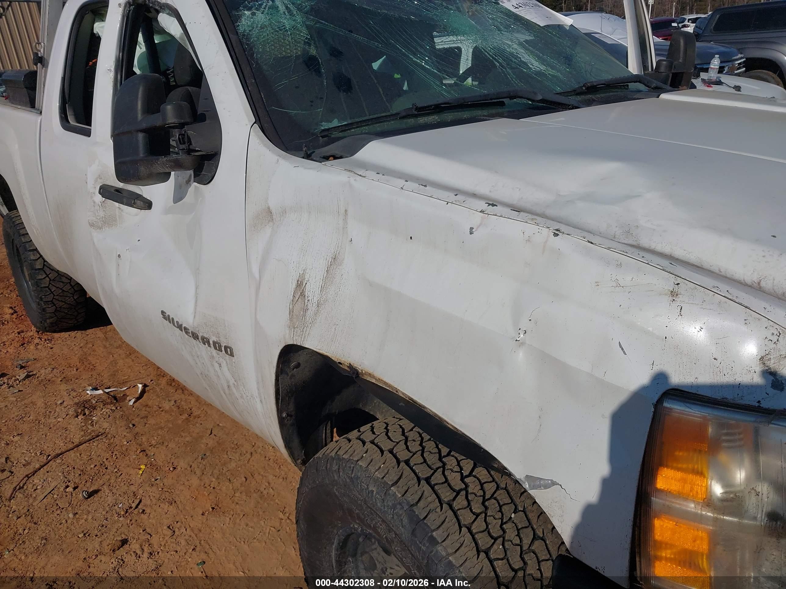 CHEVROLET SILVERADO image 6
