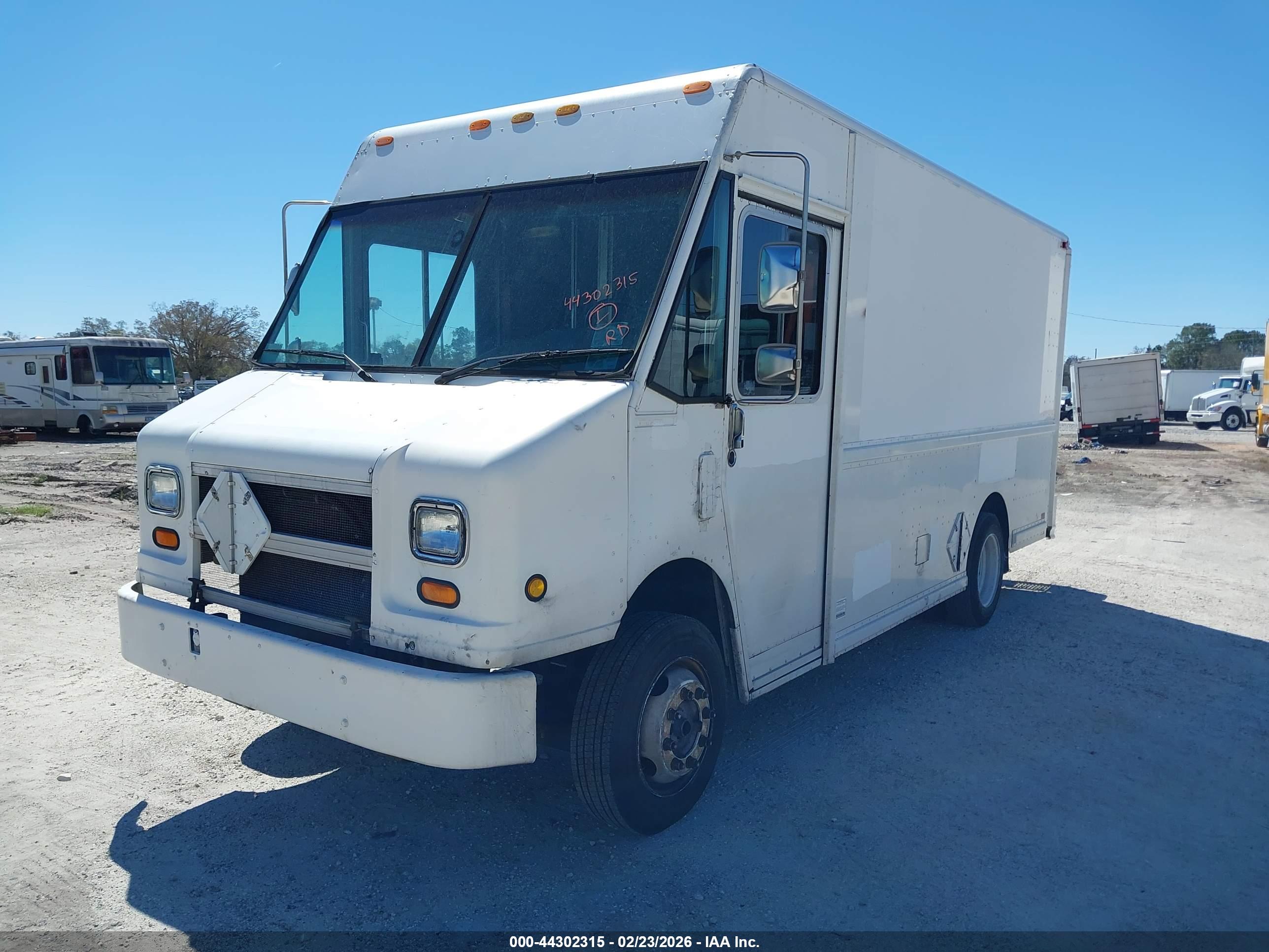 FREIGHTLINER CHASSIS image 2