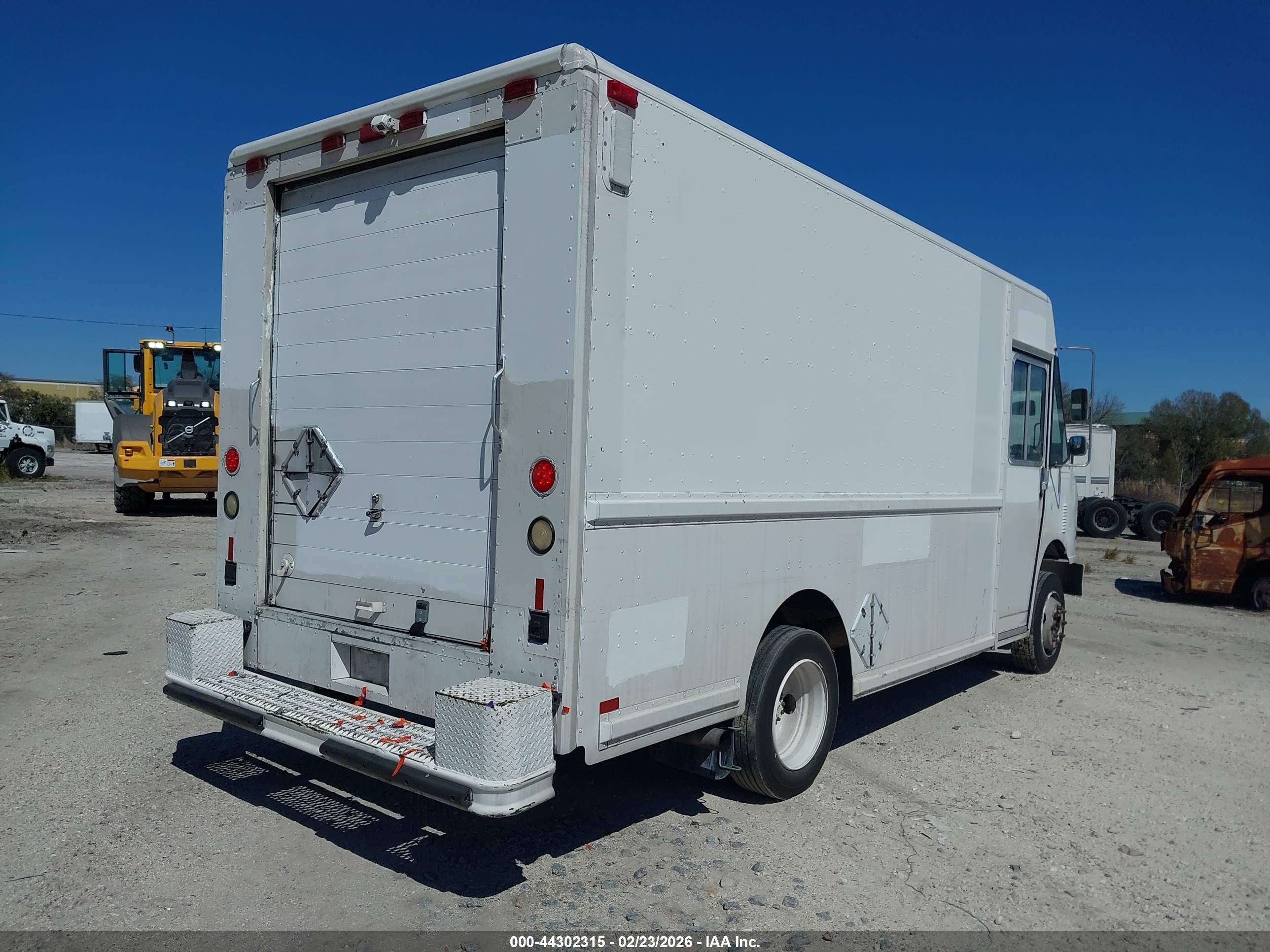 FREIGHTLINER CHASSIS image 4
