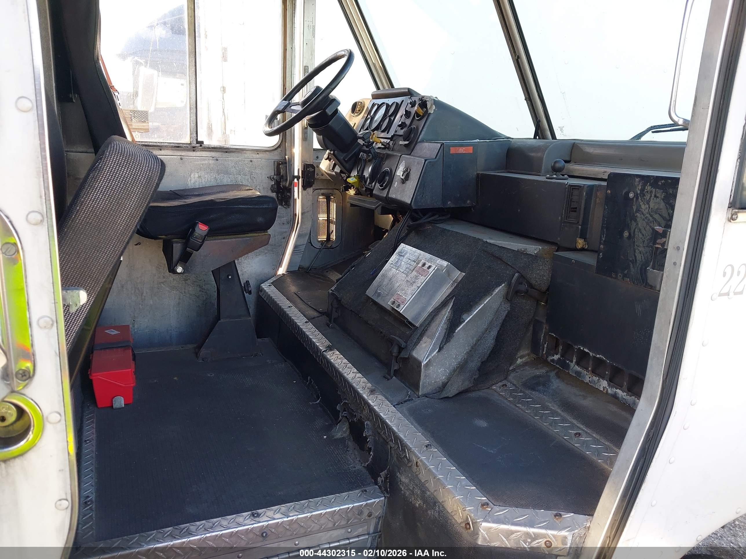 FREIGHTLINER CHASSIS image 7