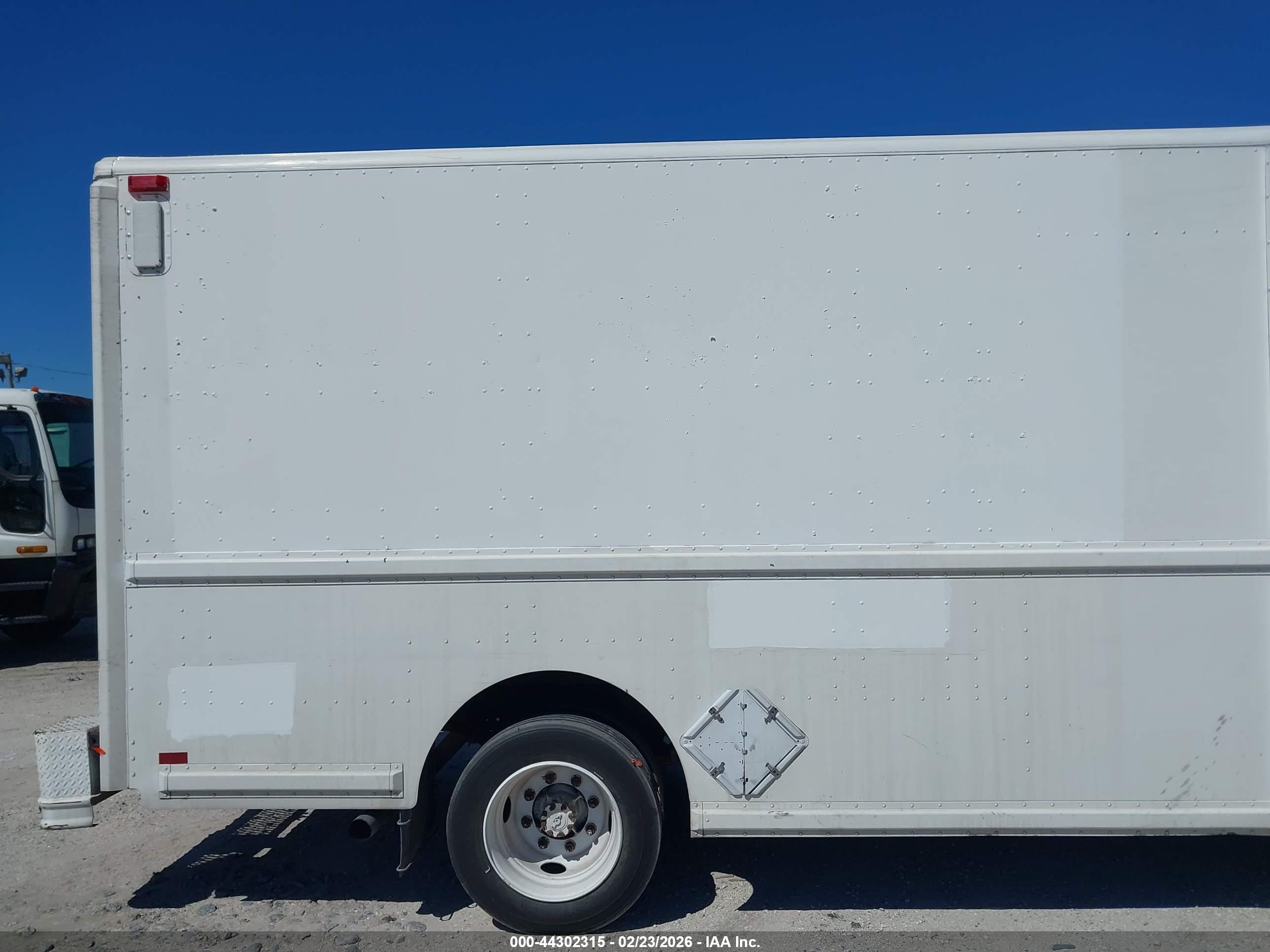 FREIGHTLINER CHASSIS image 8