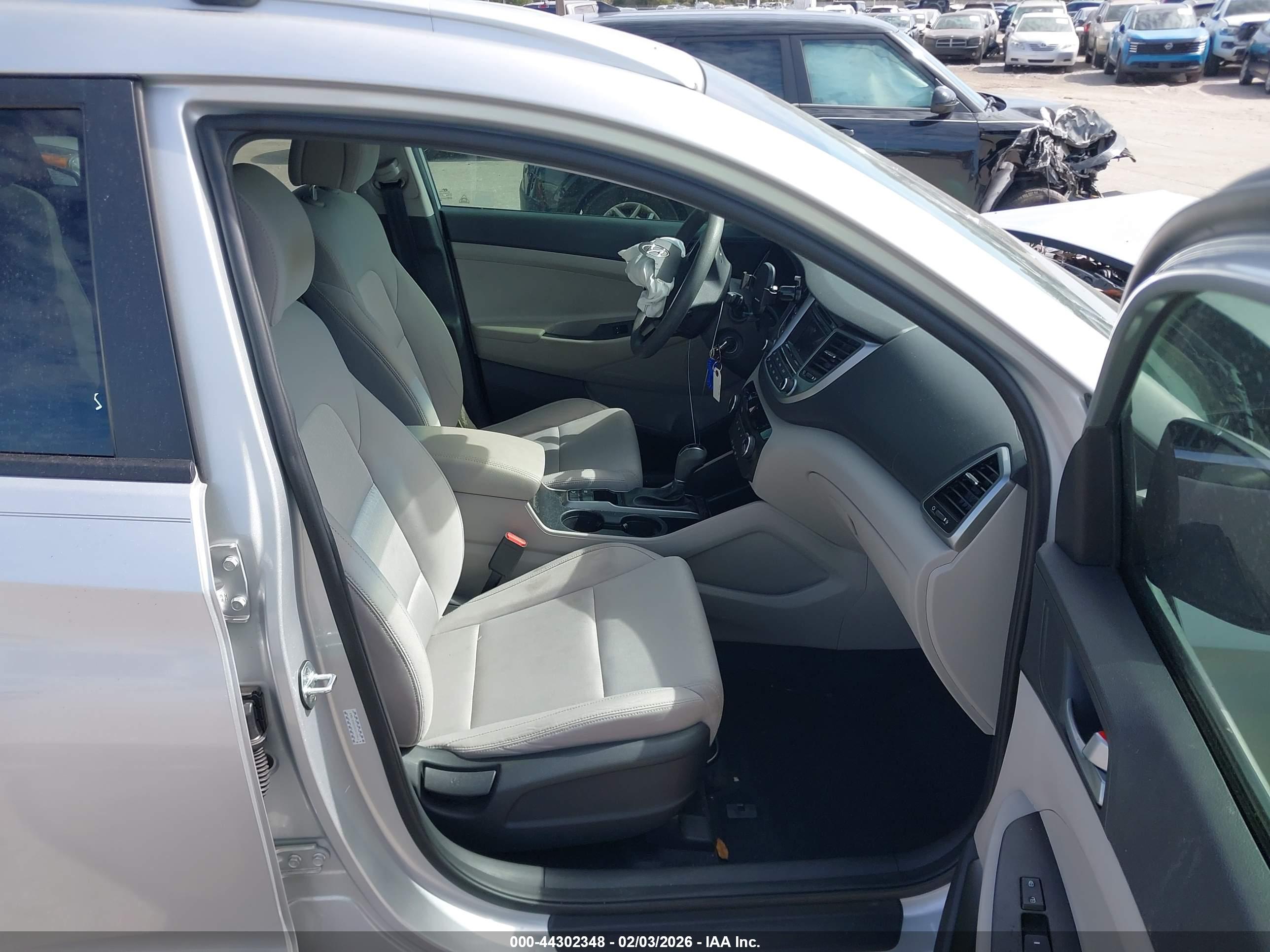 HYUNDAI TUCSON image 5