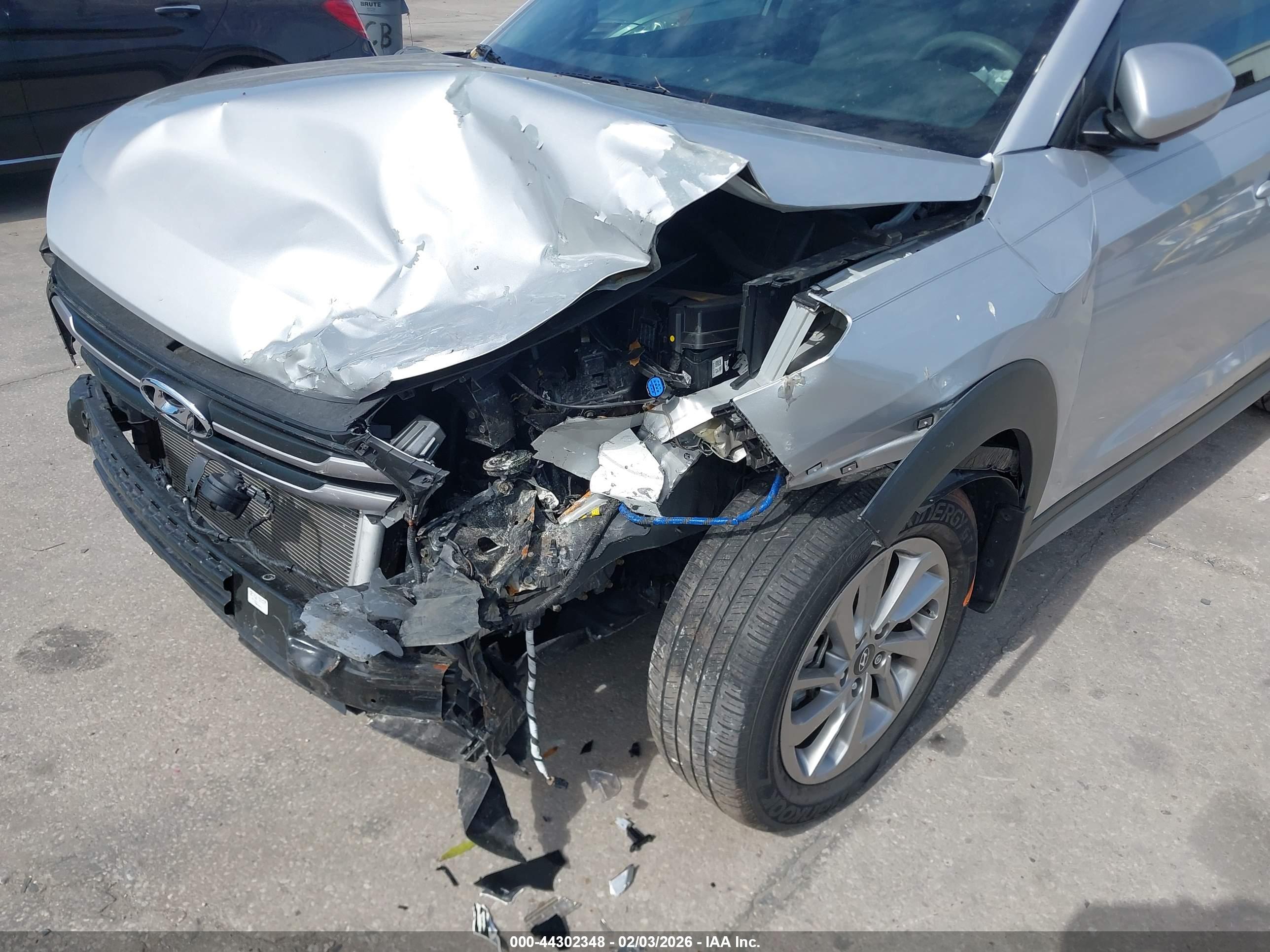 HYUNDAI TUCSON image 6