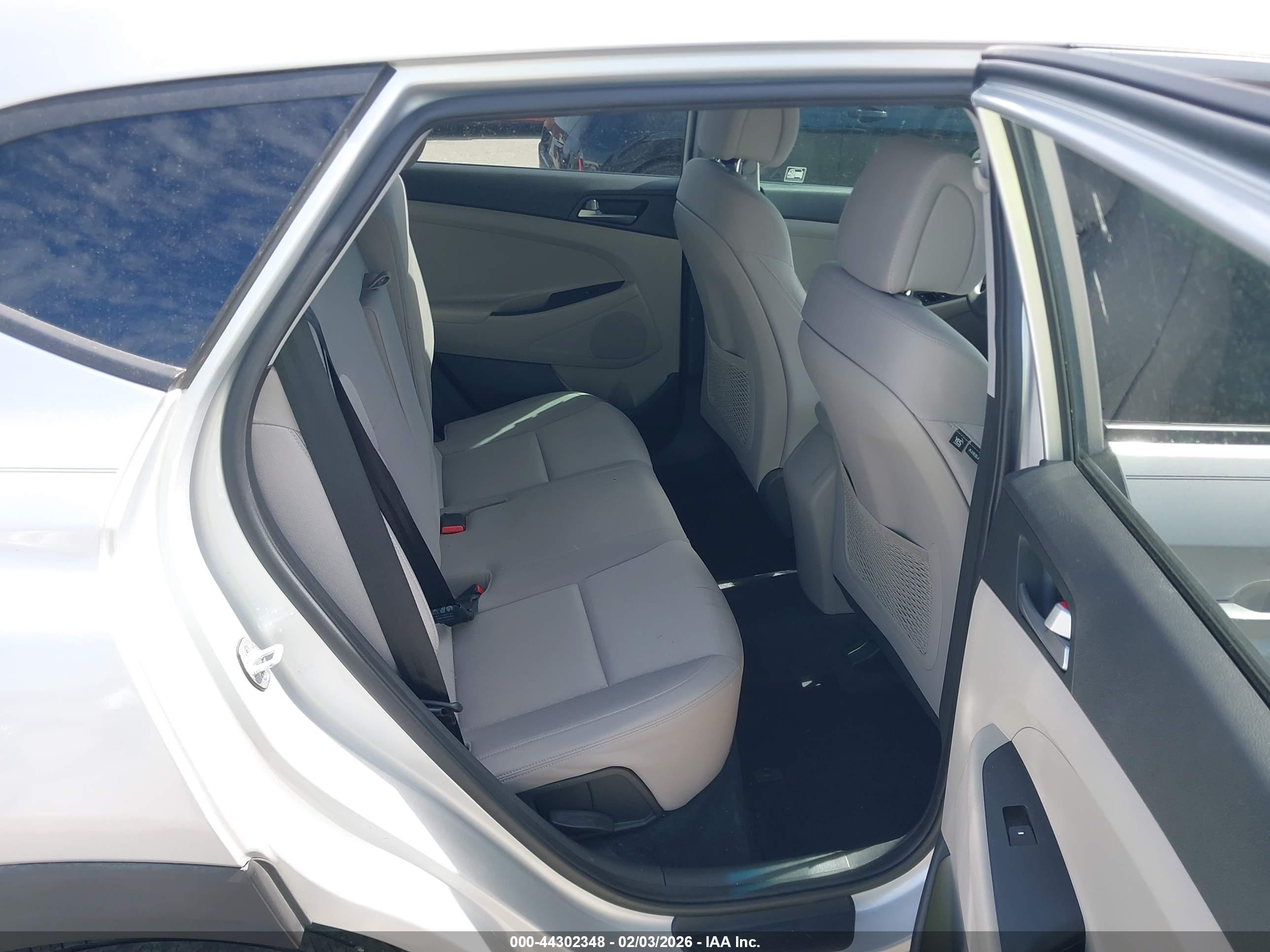HYUNDAI TUCSON image 8