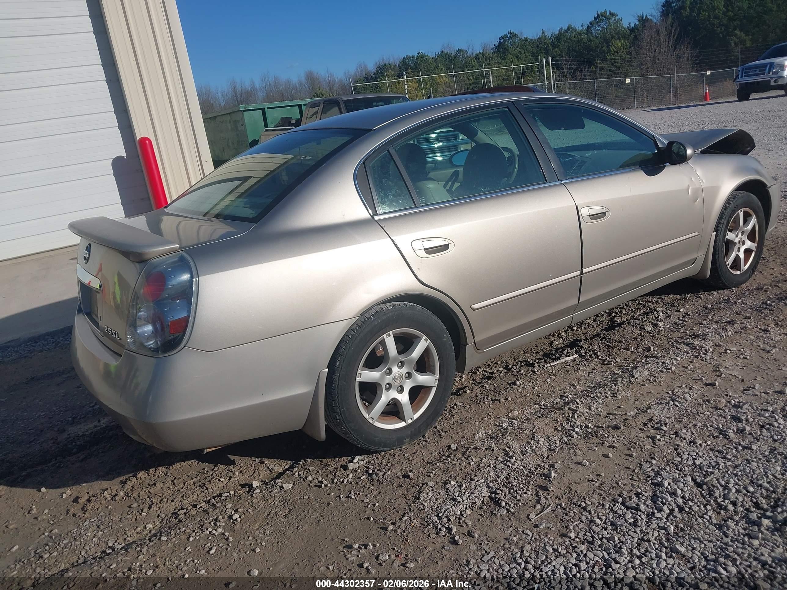 NISSAN ALTIMA image 4