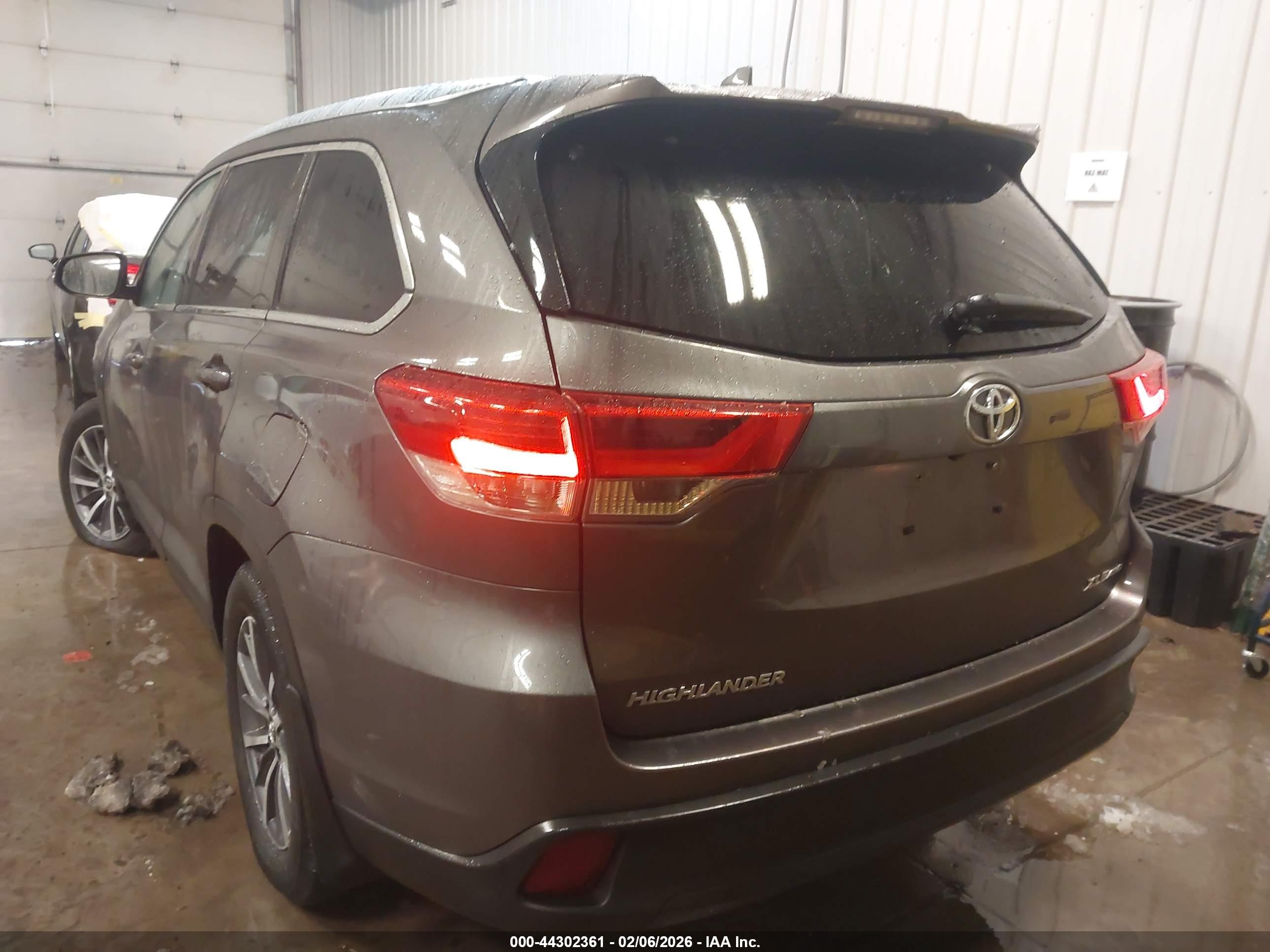 TOYOTA HIGHLANDER image 3