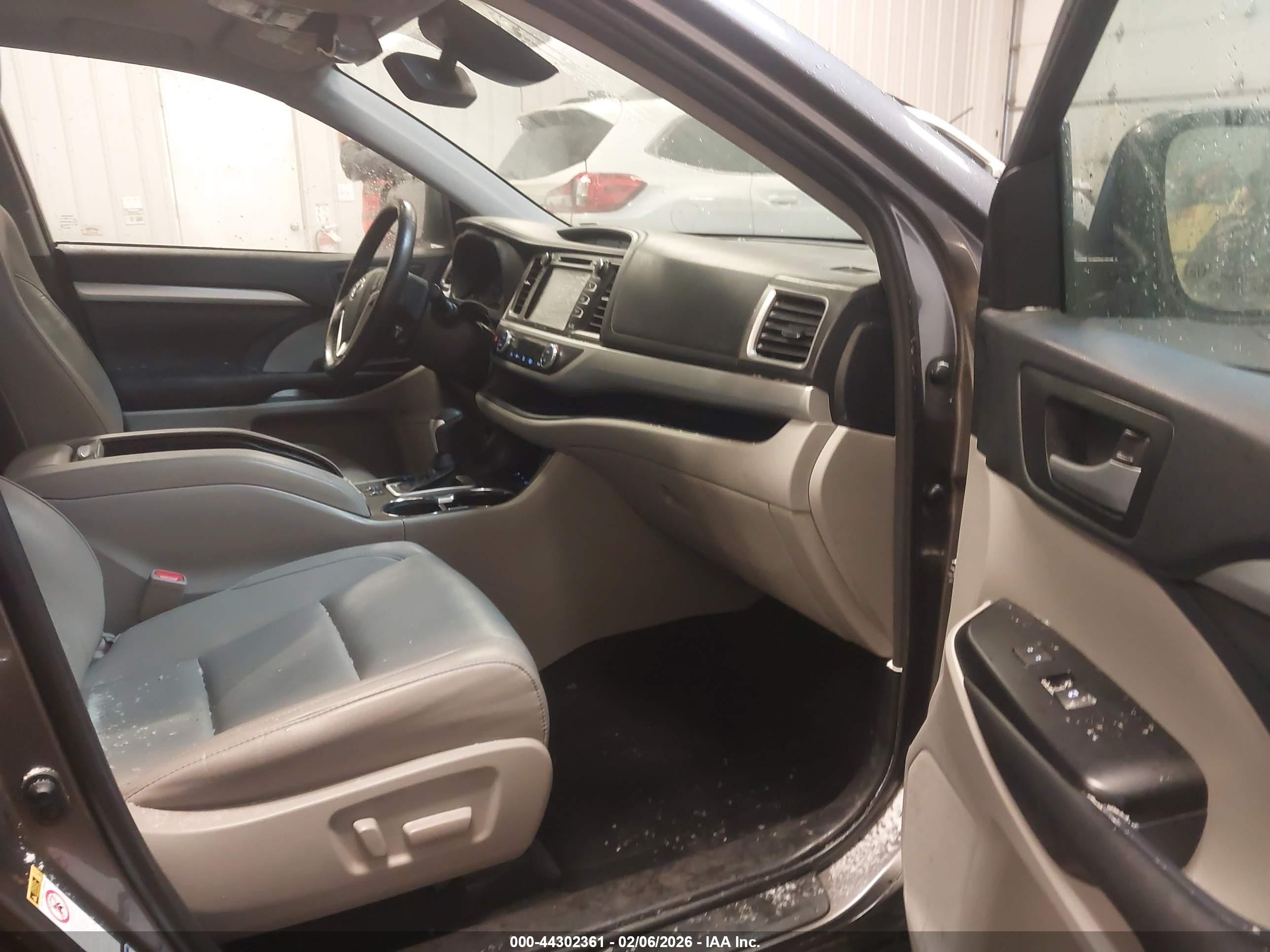 TOYOTA HIGHLANDER image 5