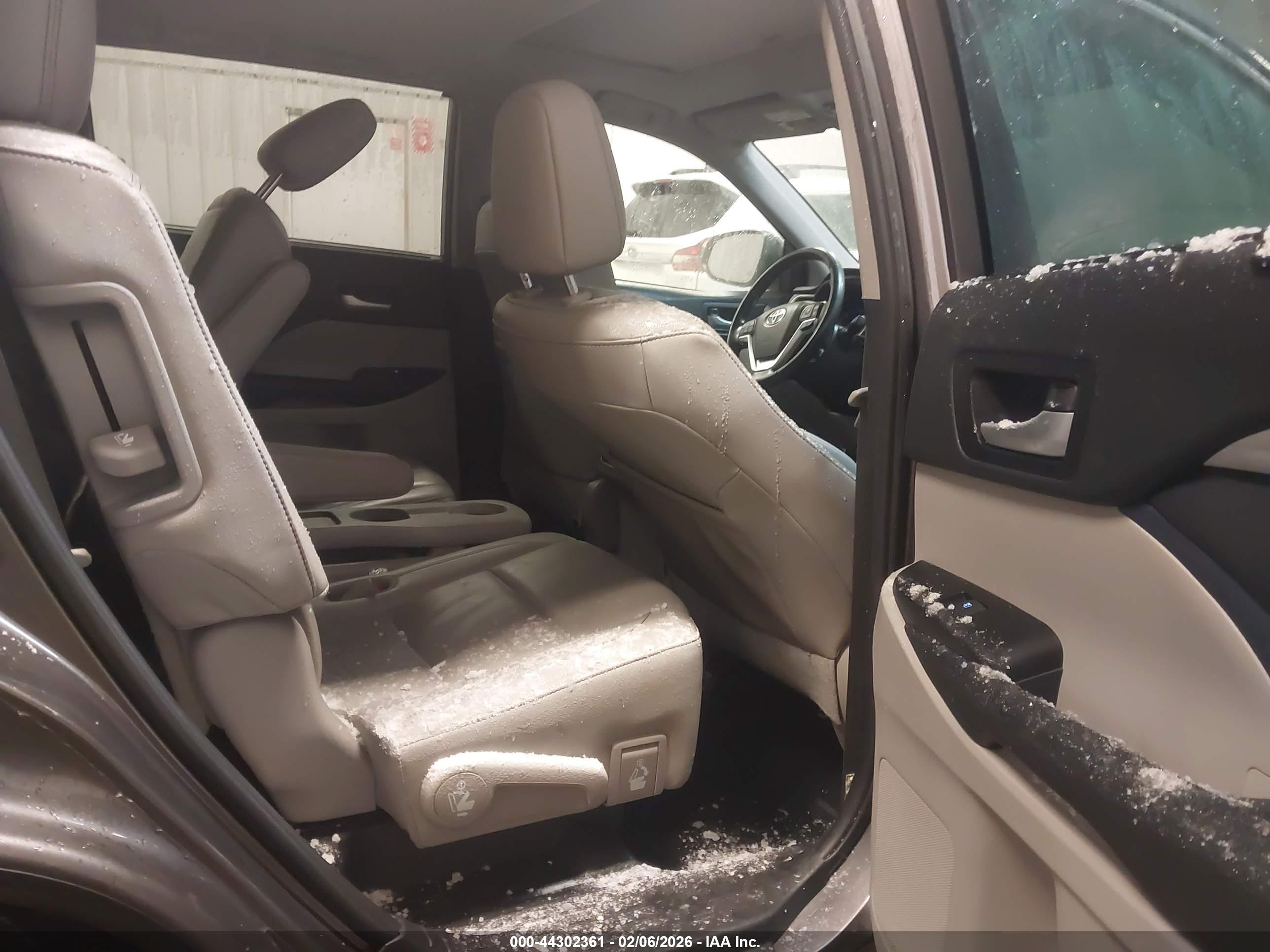 TOYOTA HIGHLANDER image 8