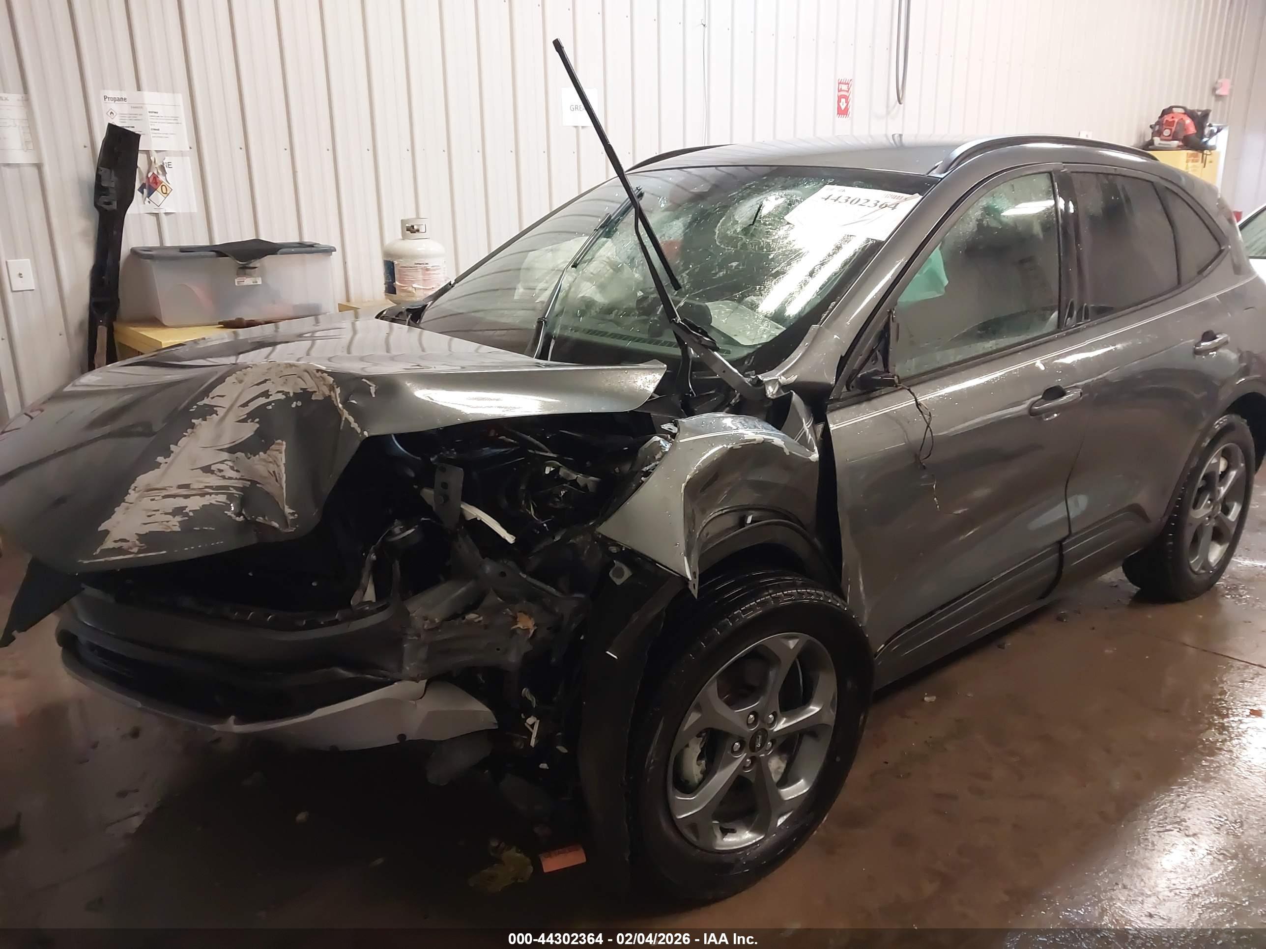 FORD ESCAPE image 2