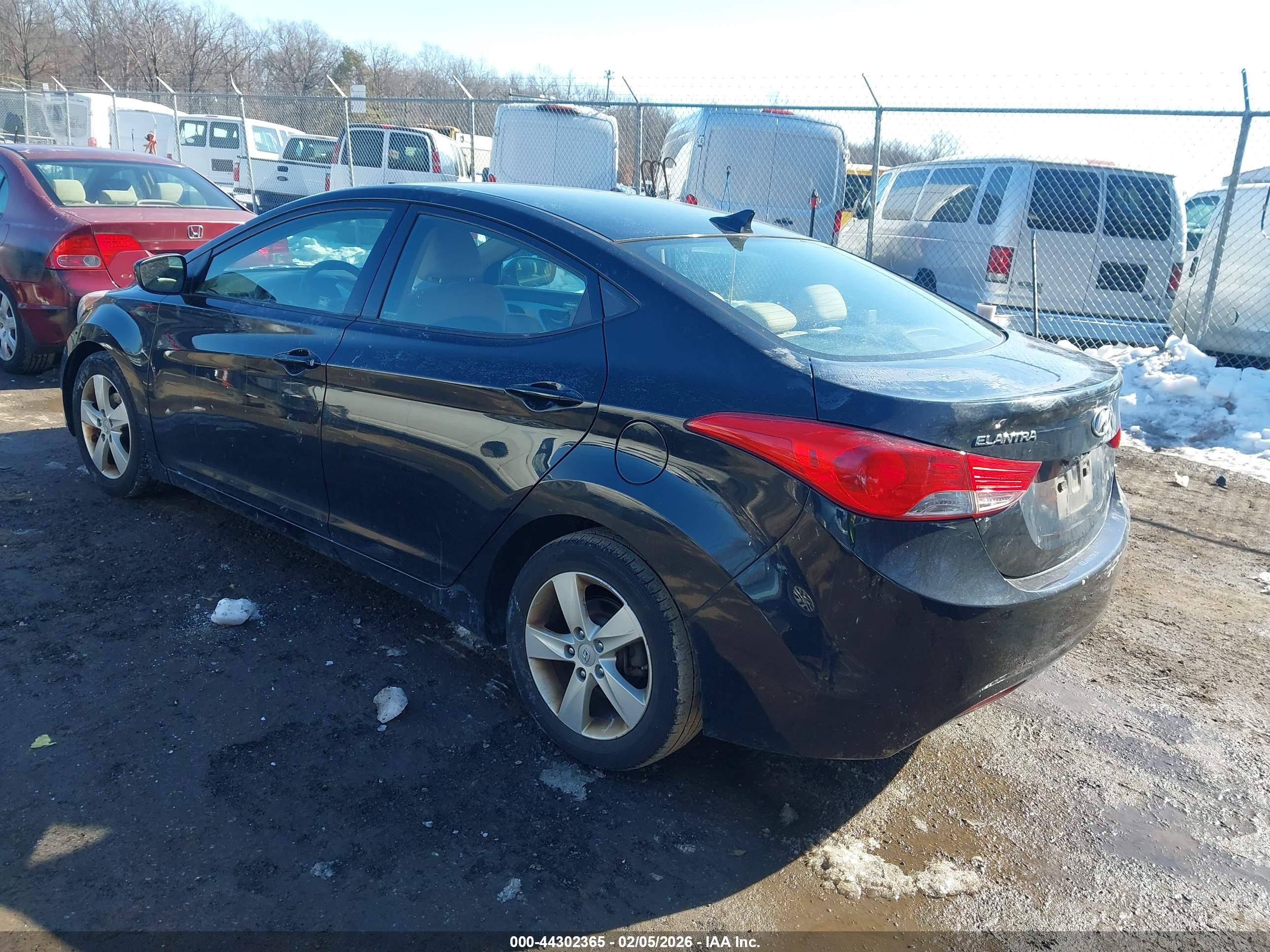 HYUNDAI ELANTRA image 3
