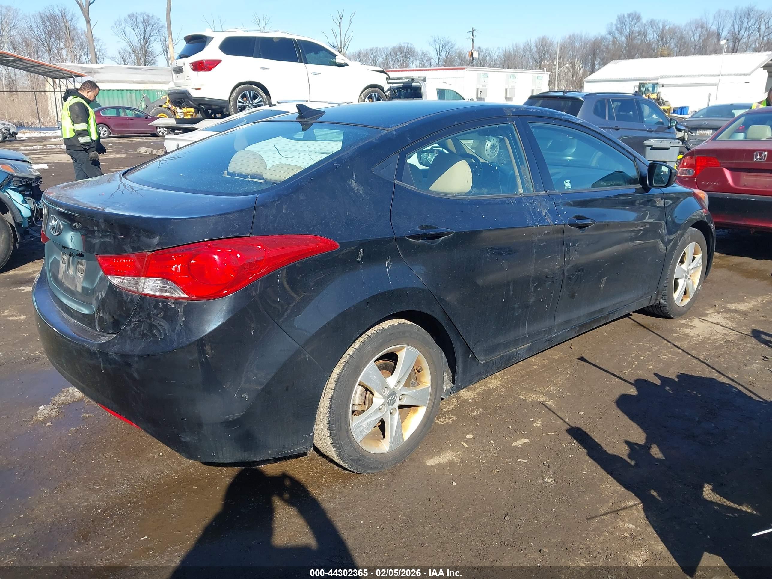 HYUNDAI ELANTRA image 4
