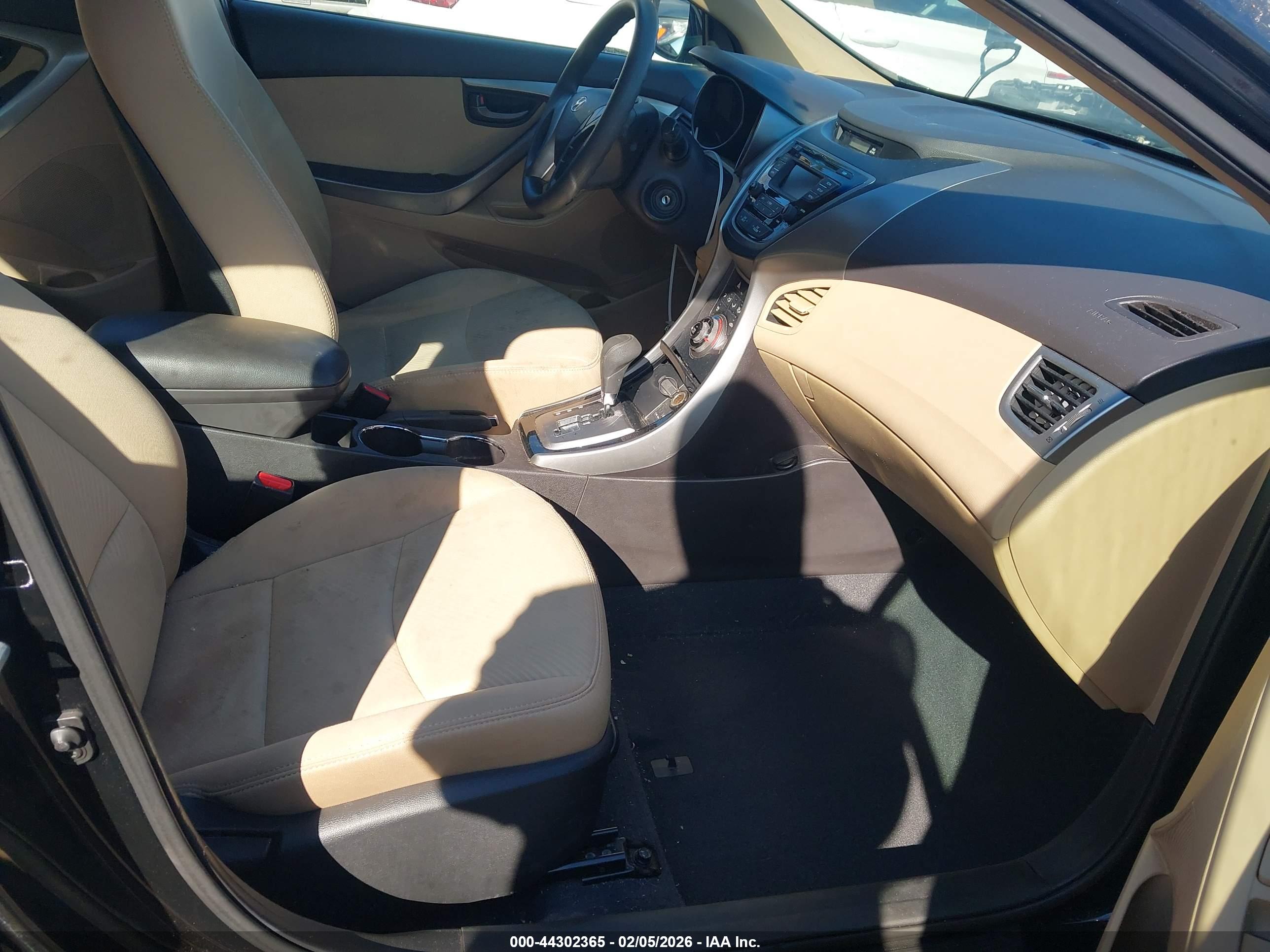 HYUNDAI ELANTRA image 5