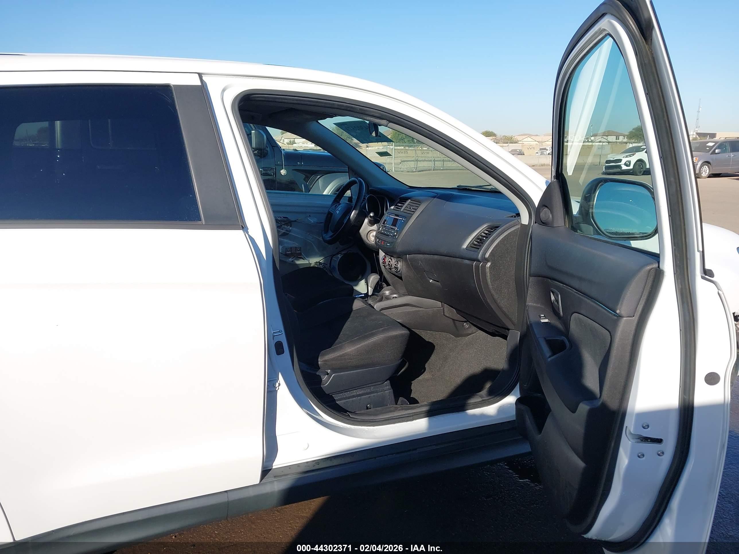 MITSUBISHI OUTLANDER image 5