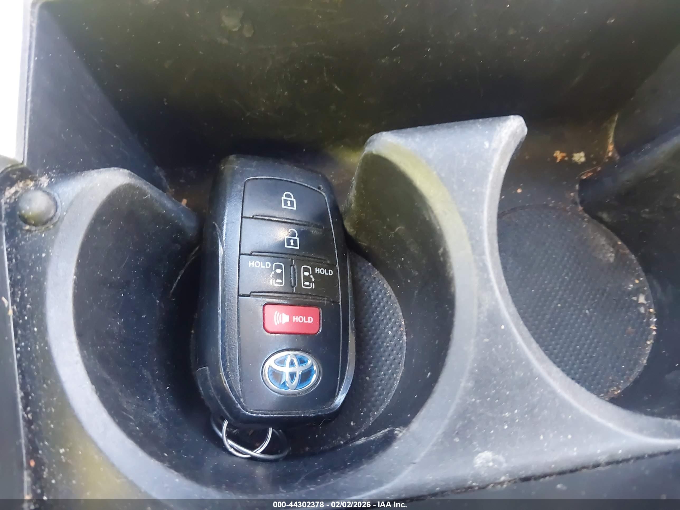 TOYOTA SIENNA image 11