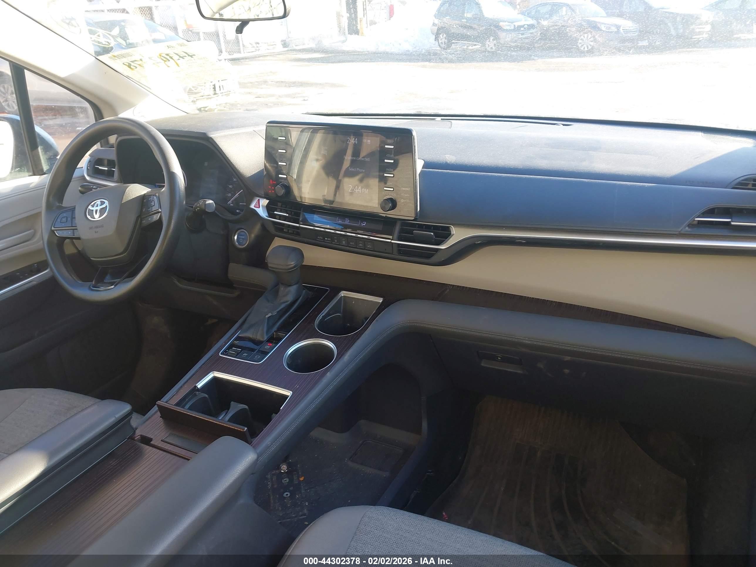 TOYOTA SIENNA image 5