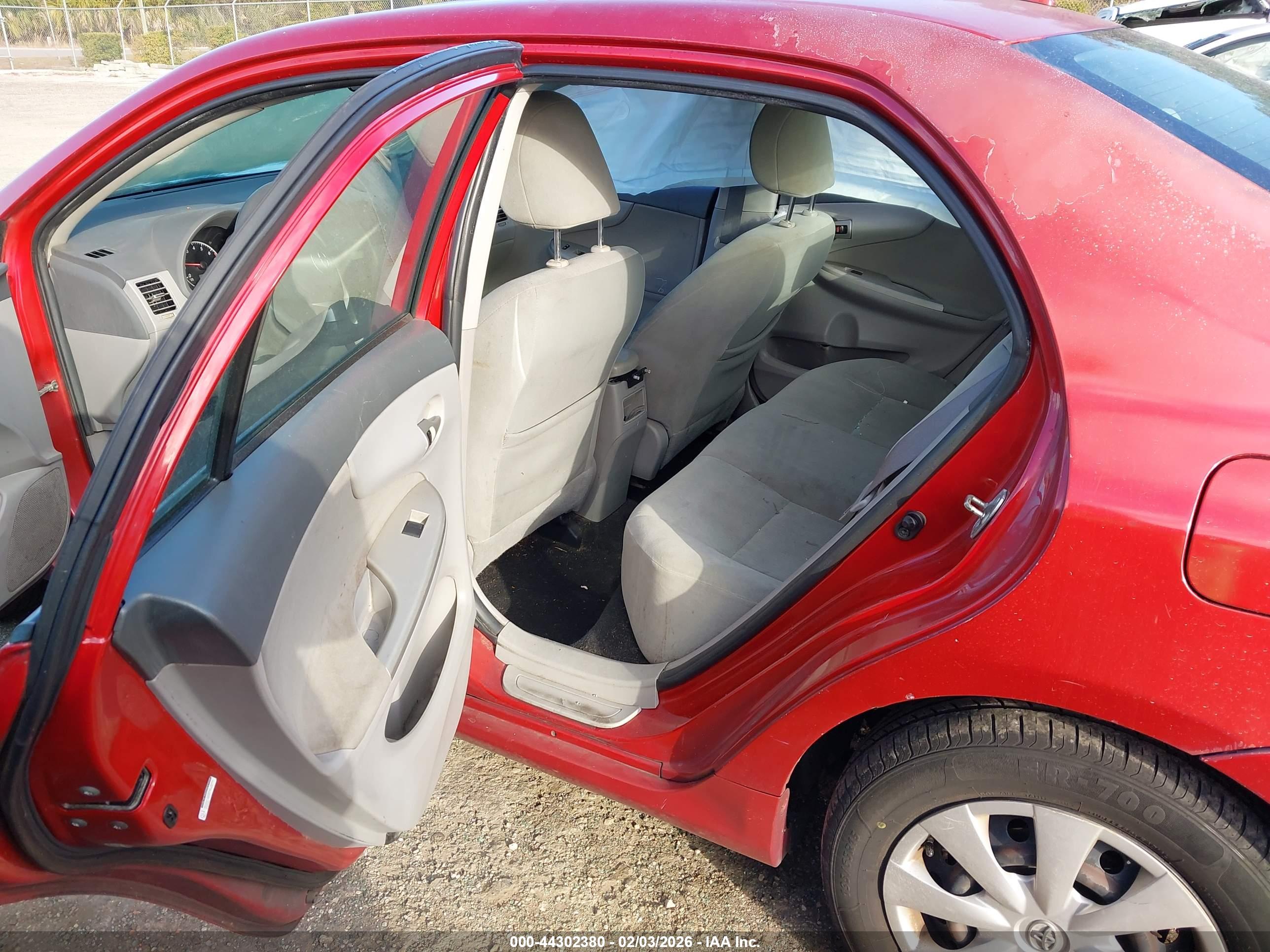 TOYOTA COROLLA image 8