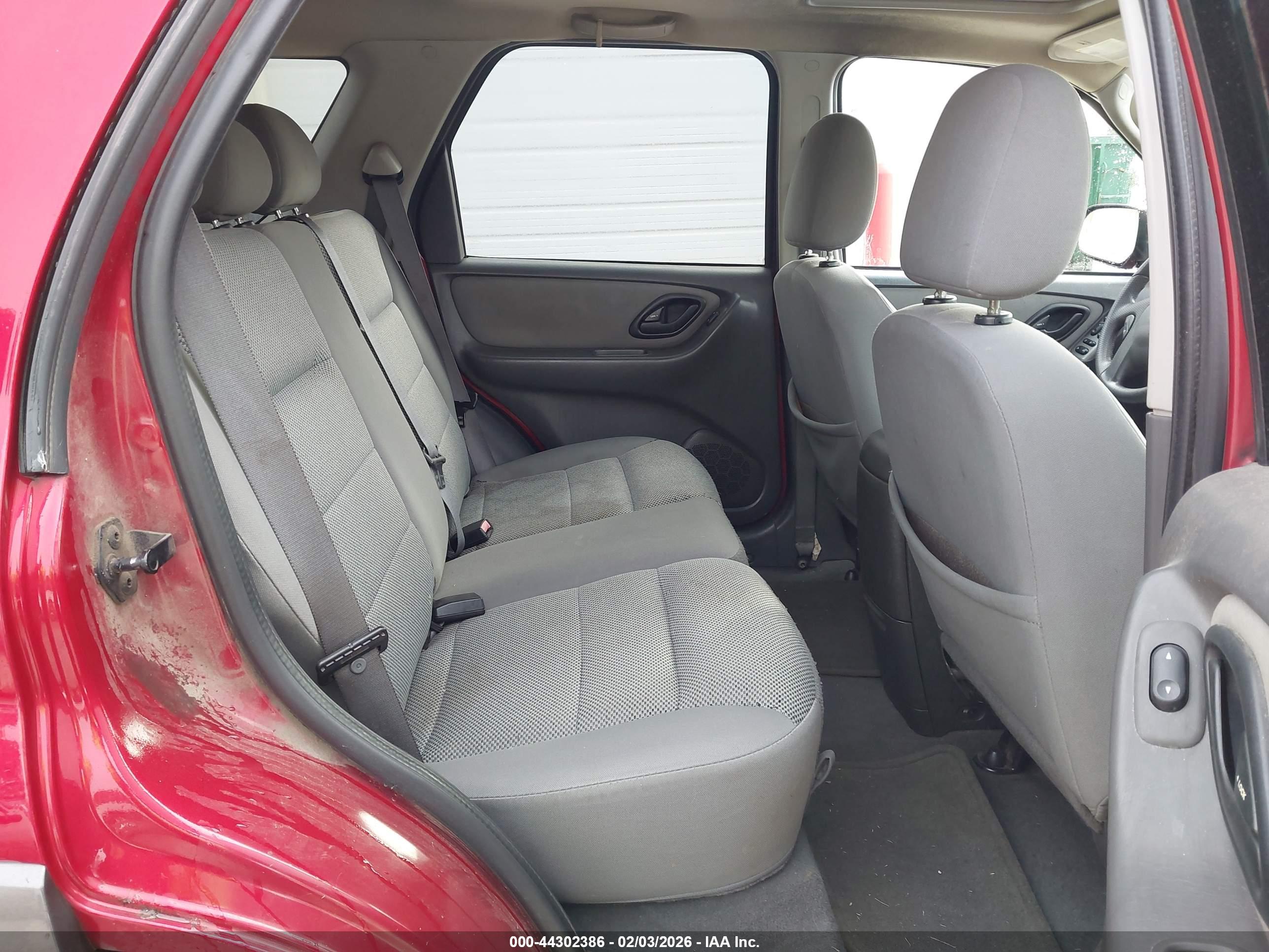 FORD ESCAPE image 8
