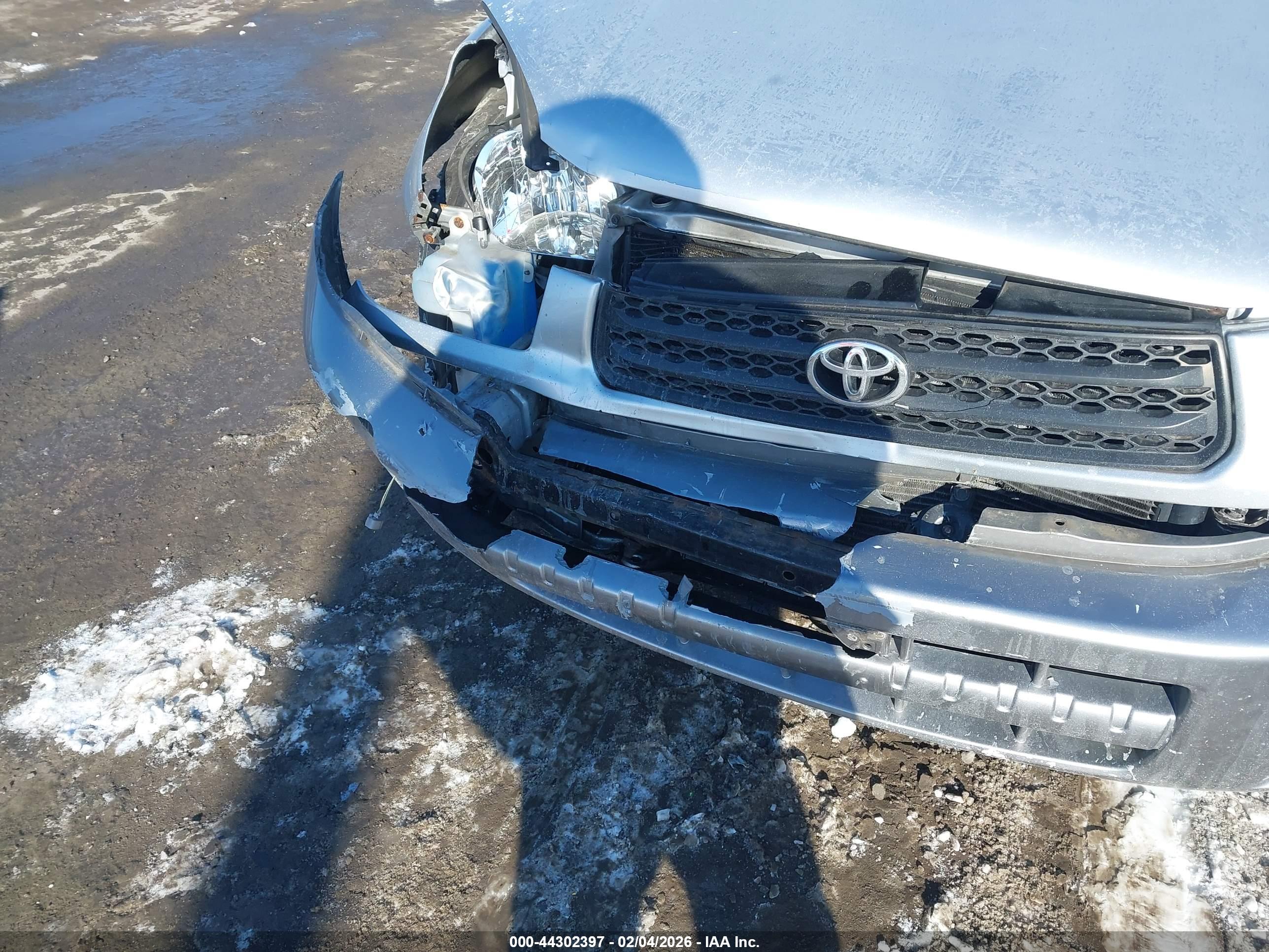 TOYOTA RAV4 image 6