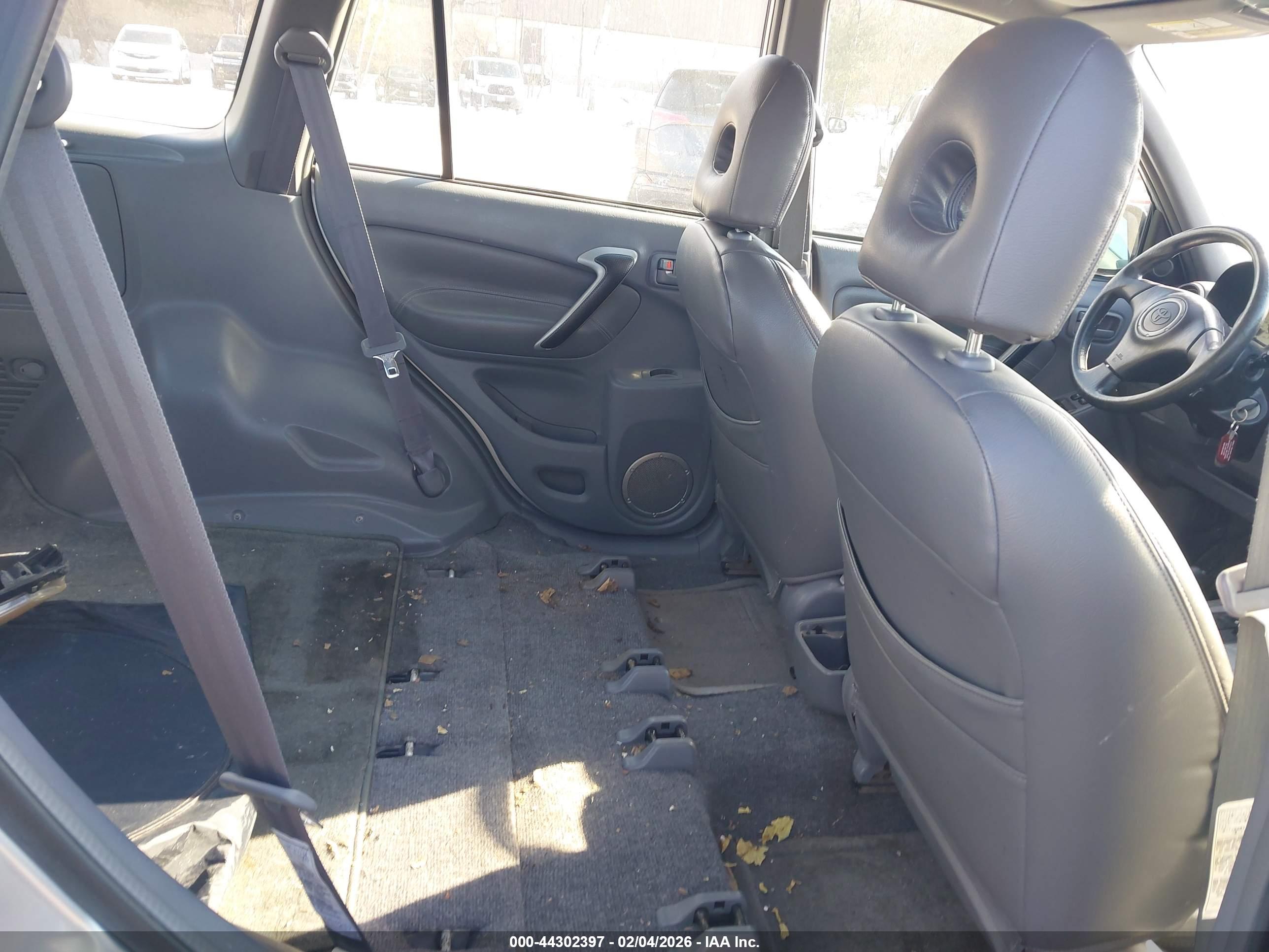 TOYOTA RAV4 image 8