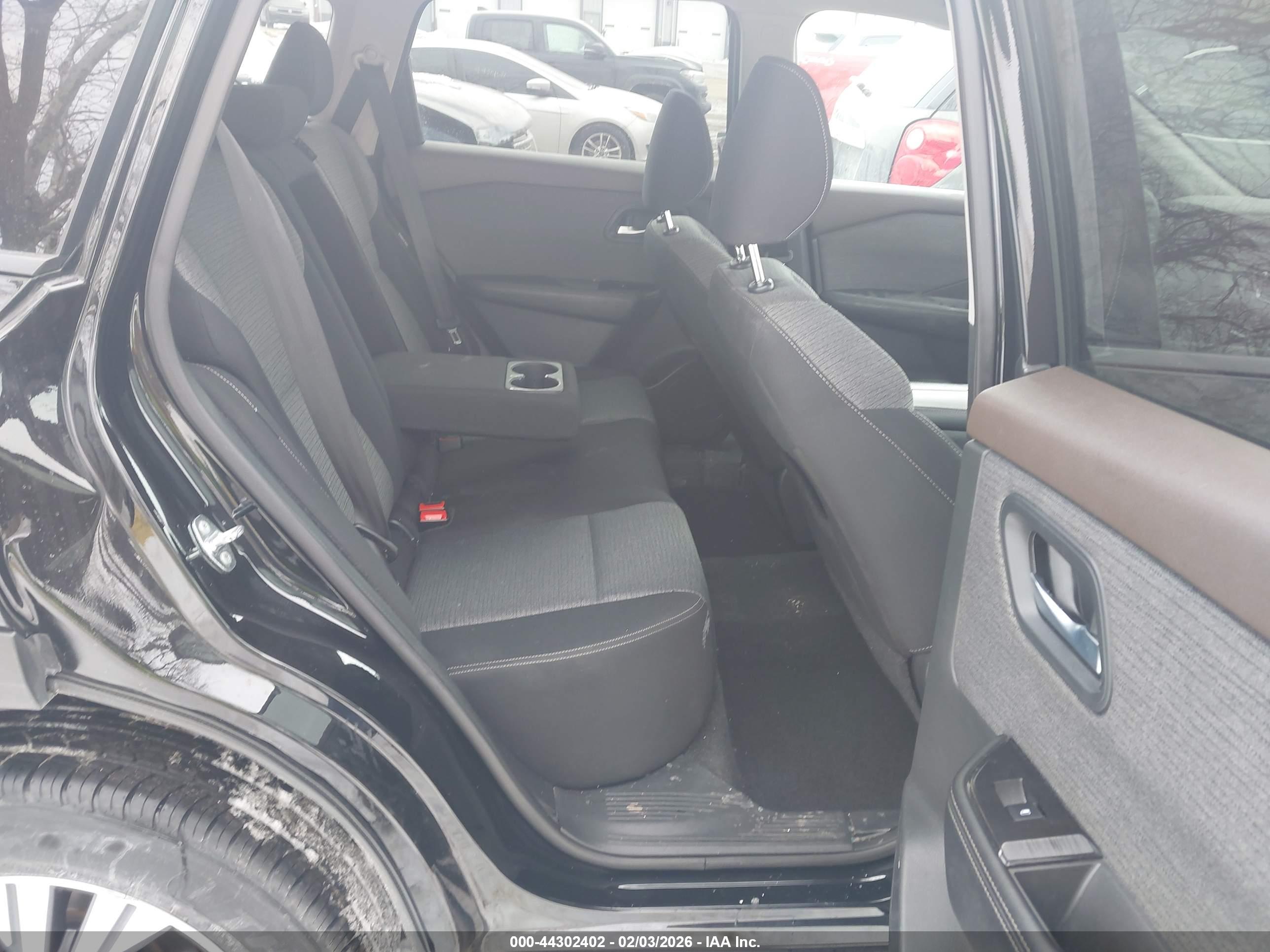 NISSAN ROGUE image 8