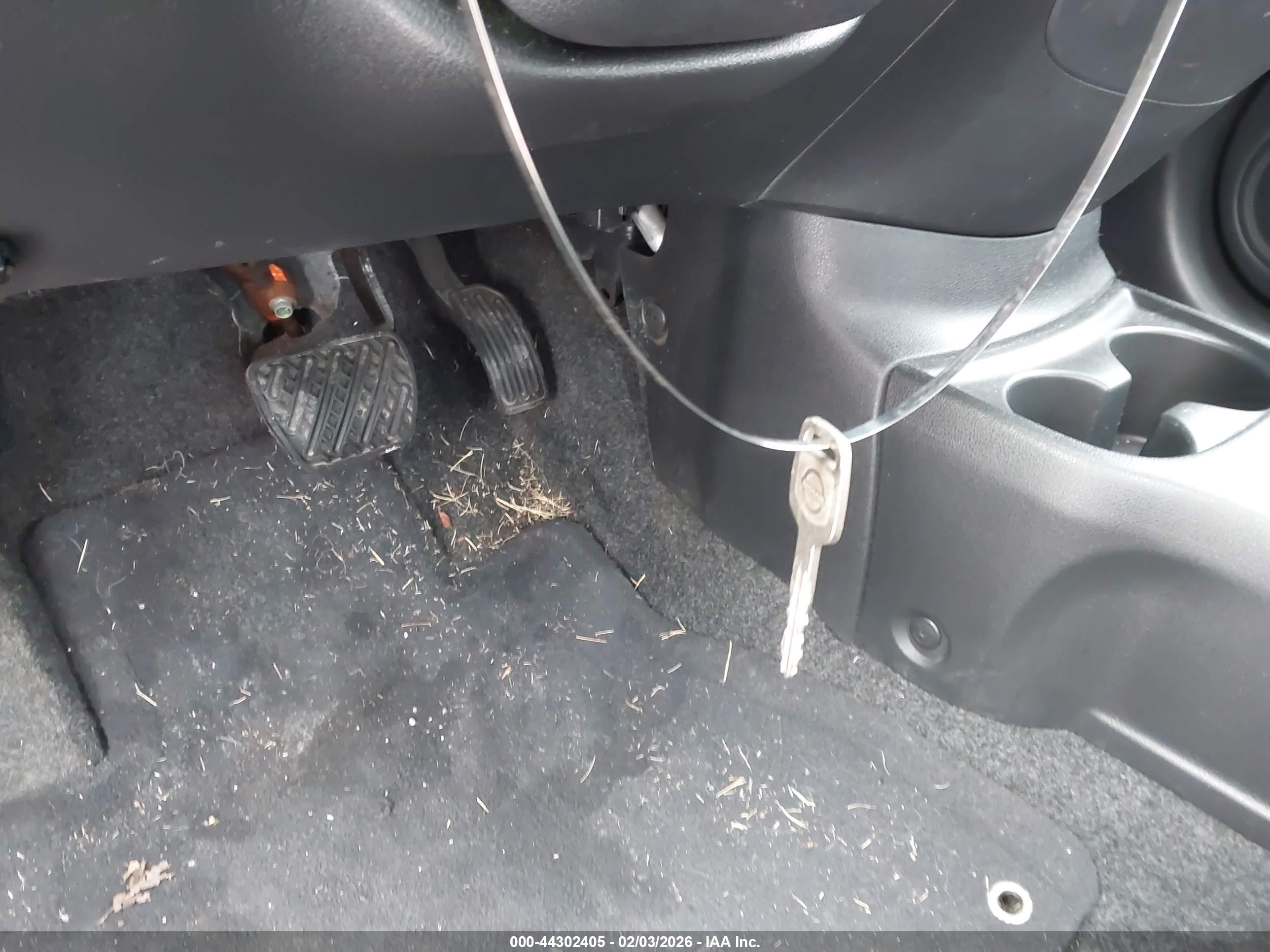 NISSAN VERSA image 11