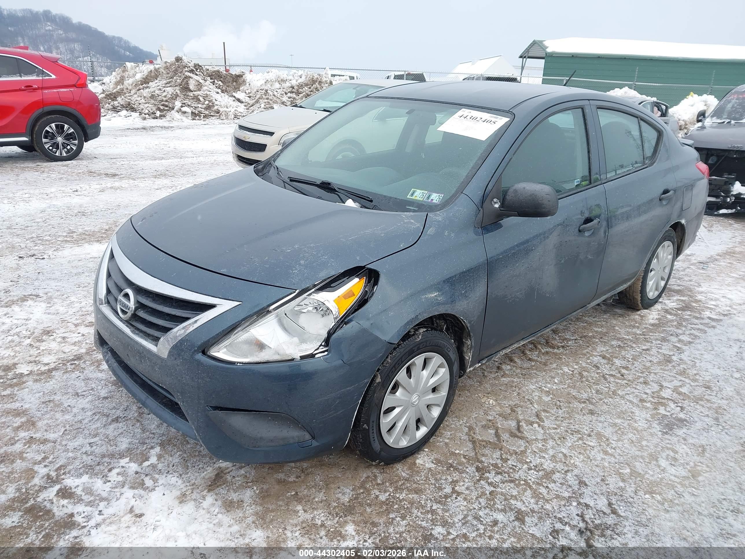 NISSAN VERSA image 2