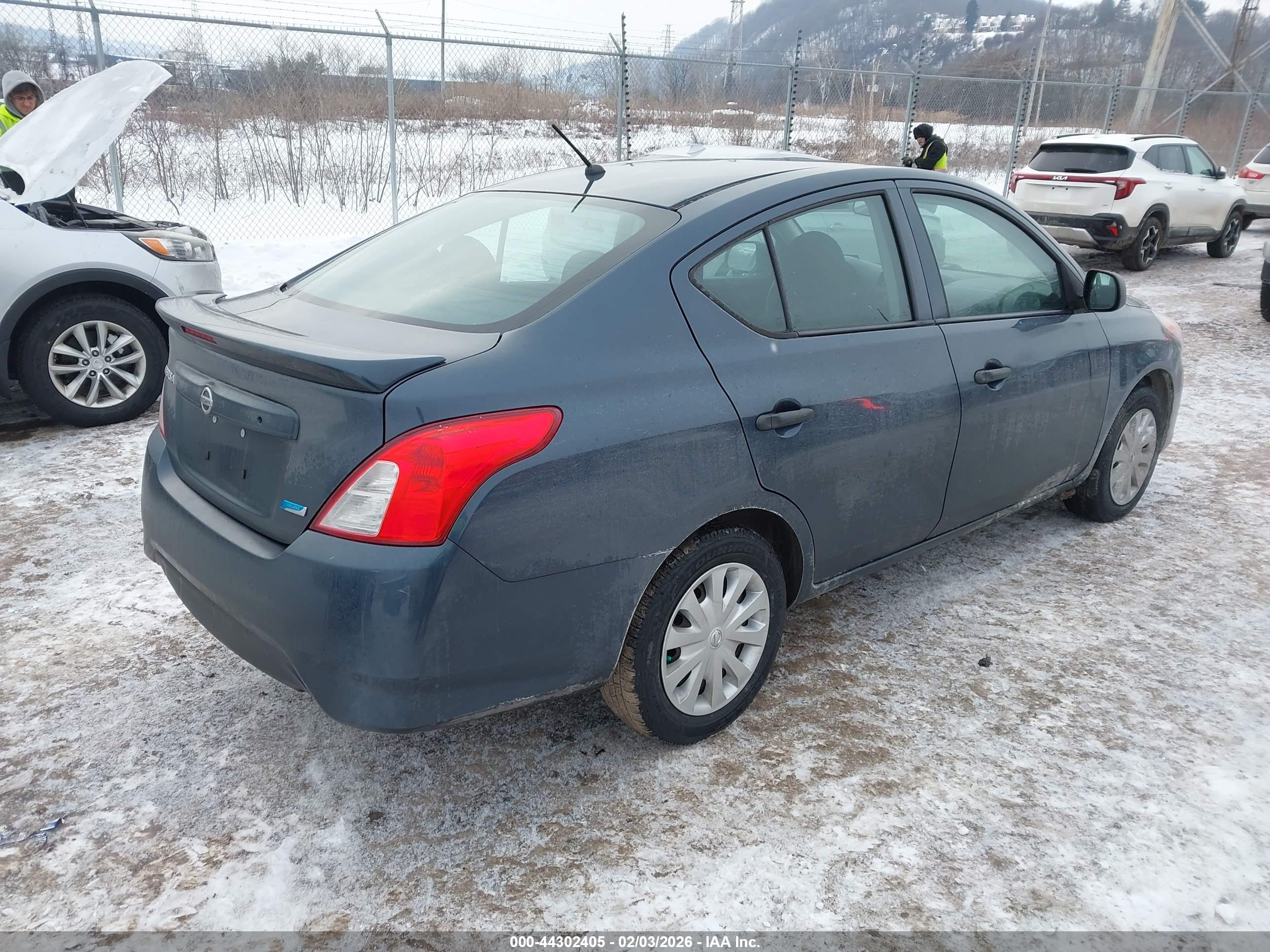 NISSAN VERSA image 4