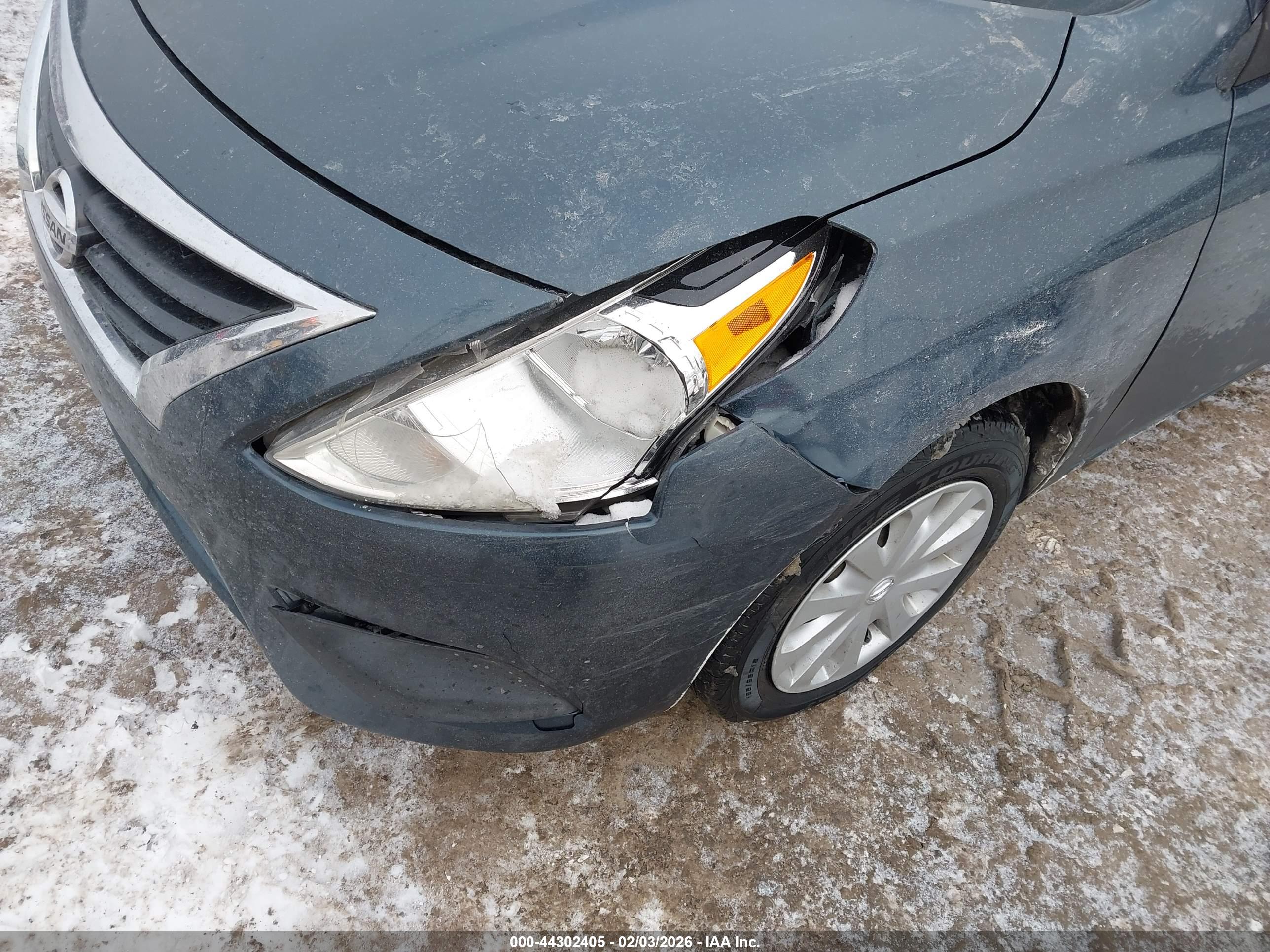 NISSAN VERSA image 6