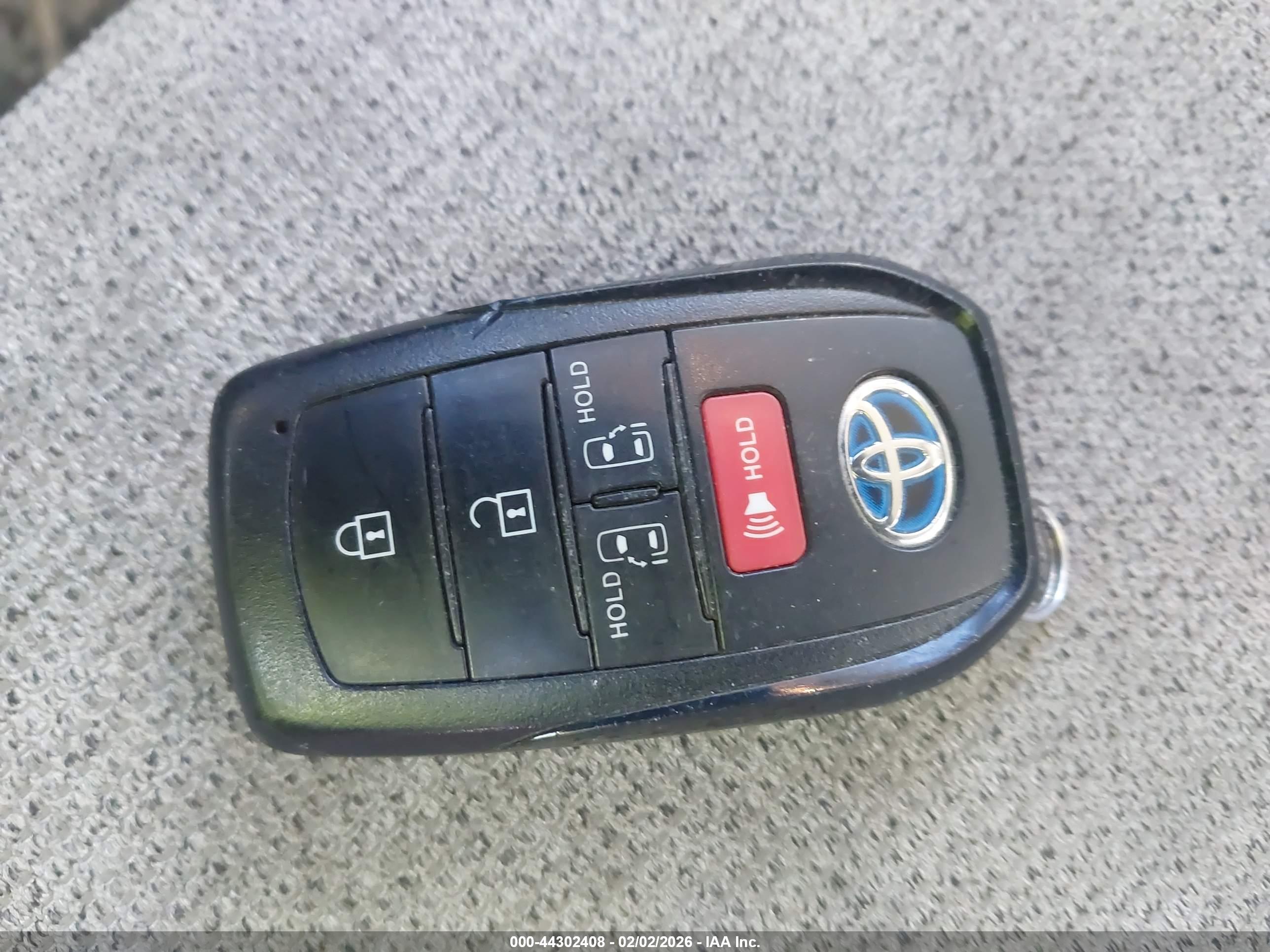 TOYOTA SIENNA image 11