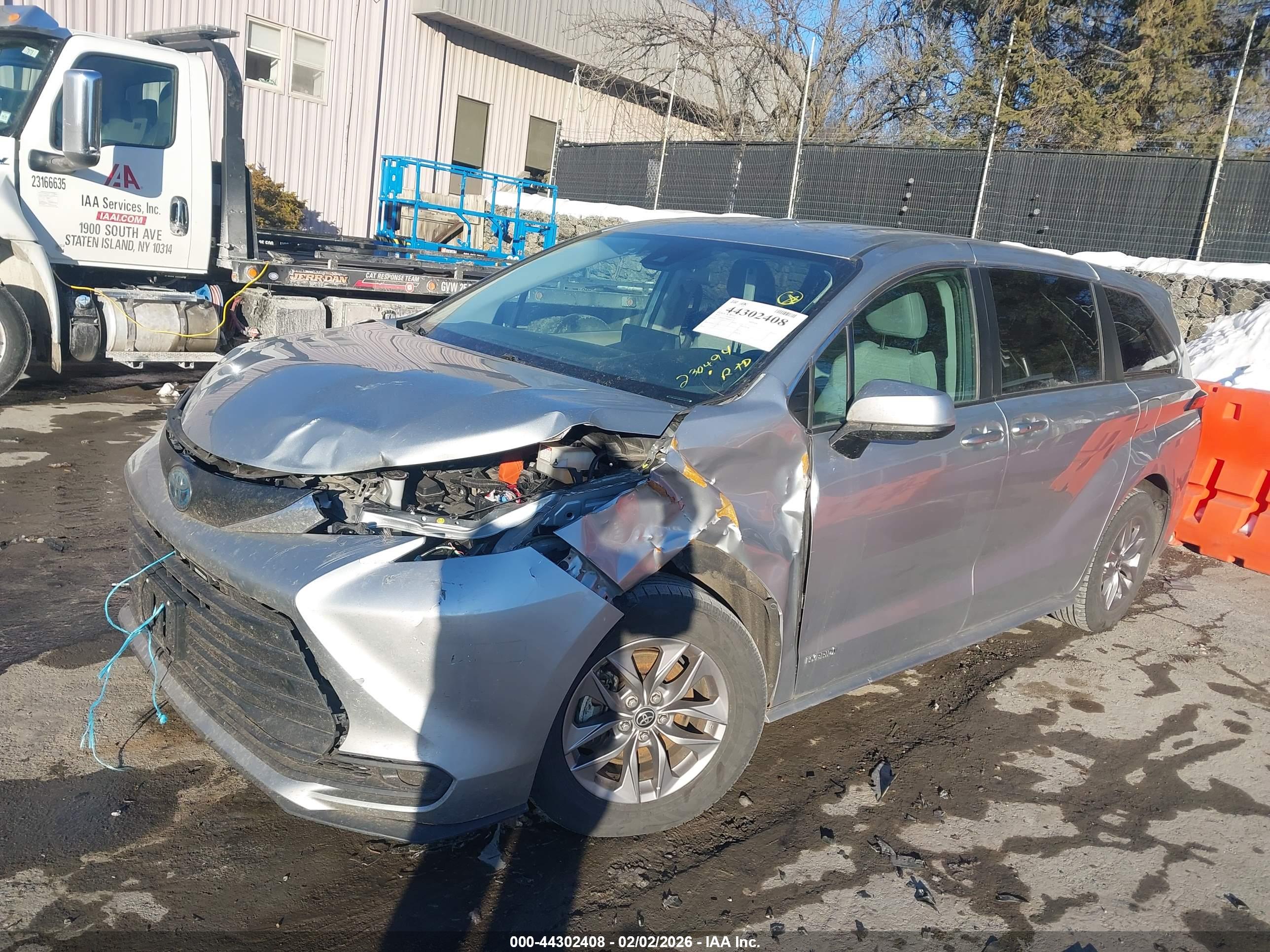 TOYOTA SIENNA image 2