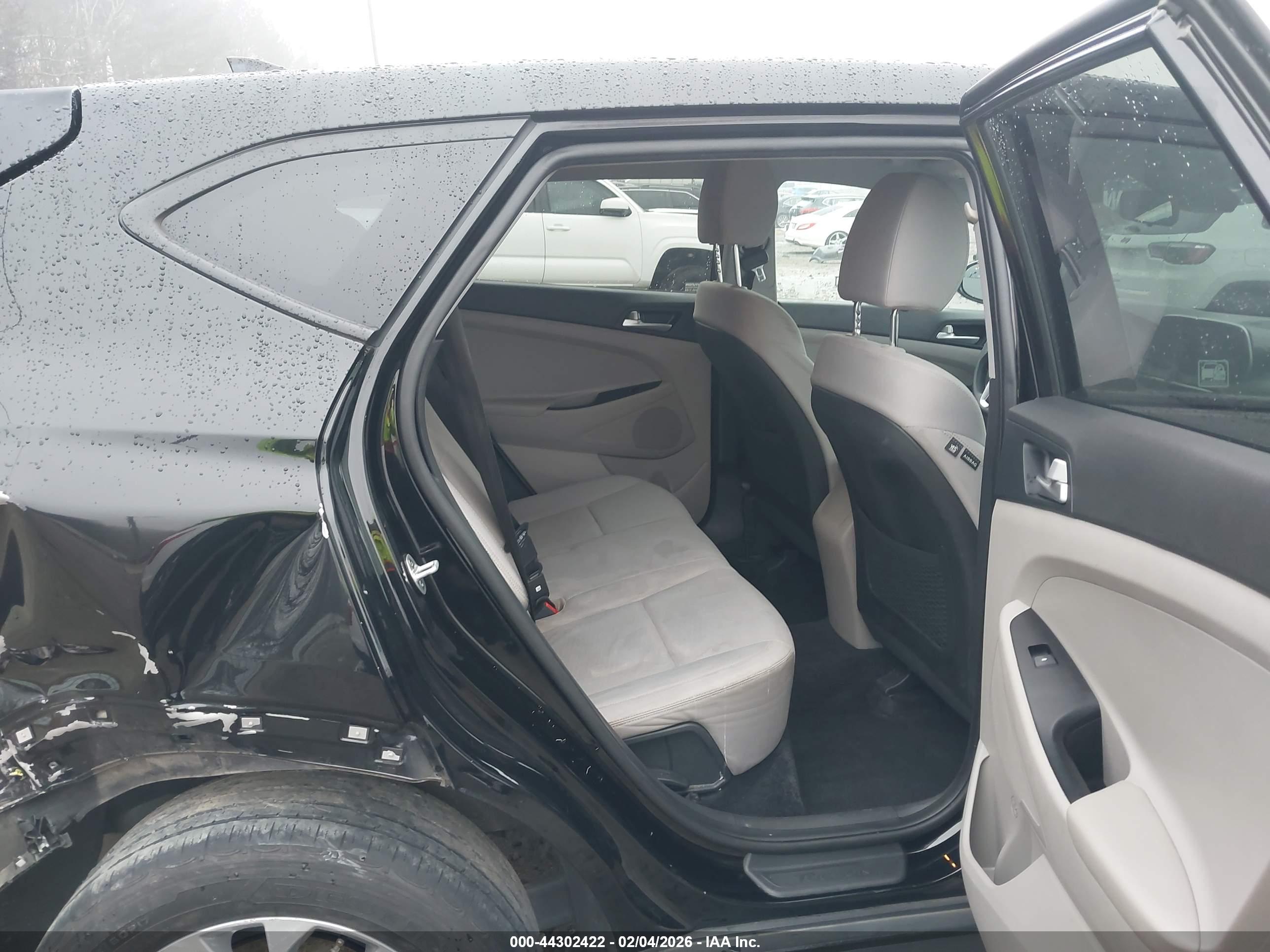 HYUNDAI TUCSON image 8