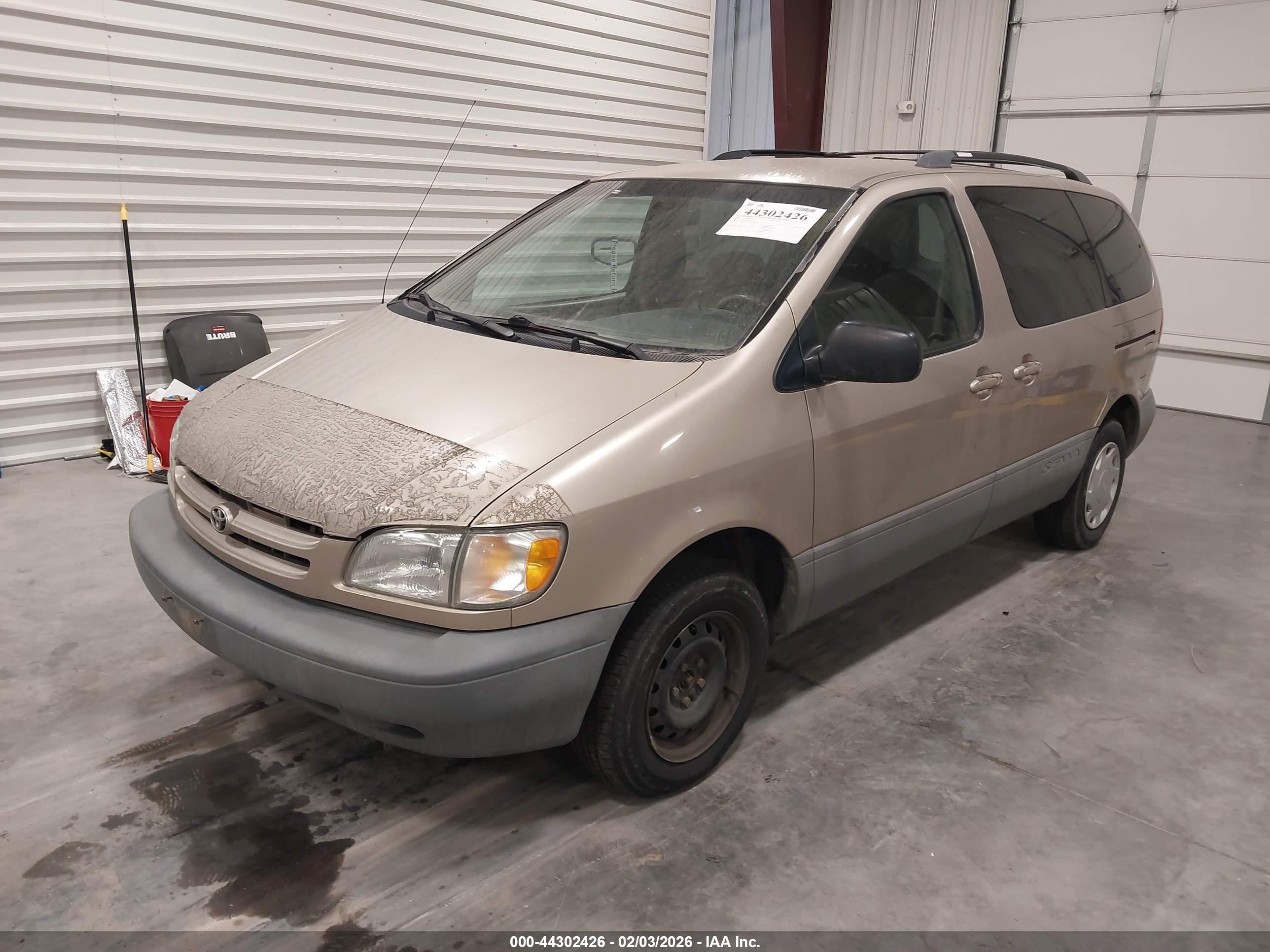 TOYOTA SIENNA image 2