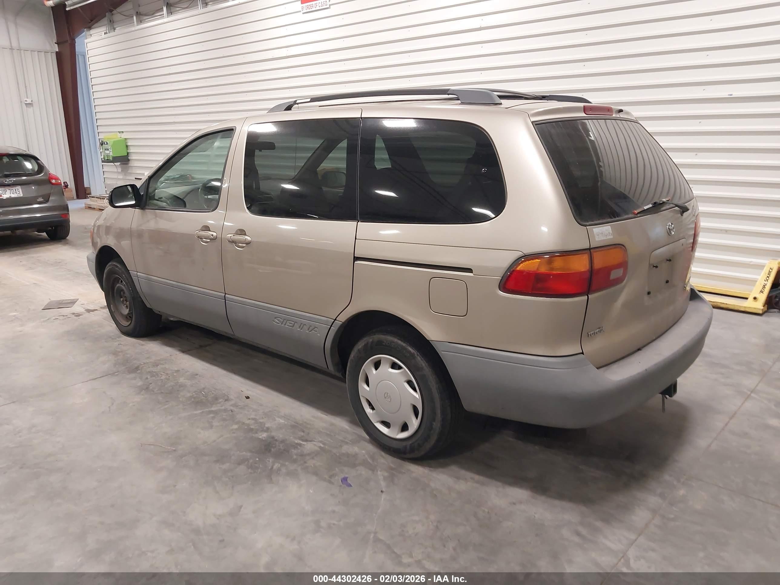 TOYOTA SIENNA image 3