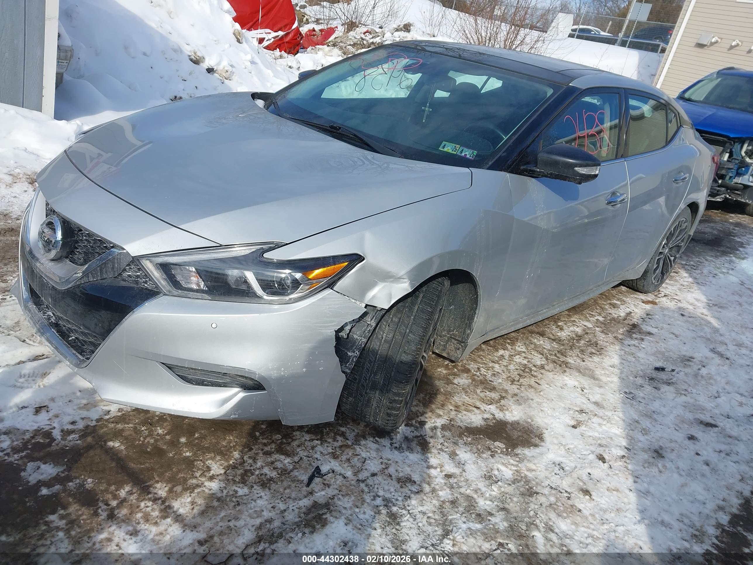 NISSAN MAXIMA image 2