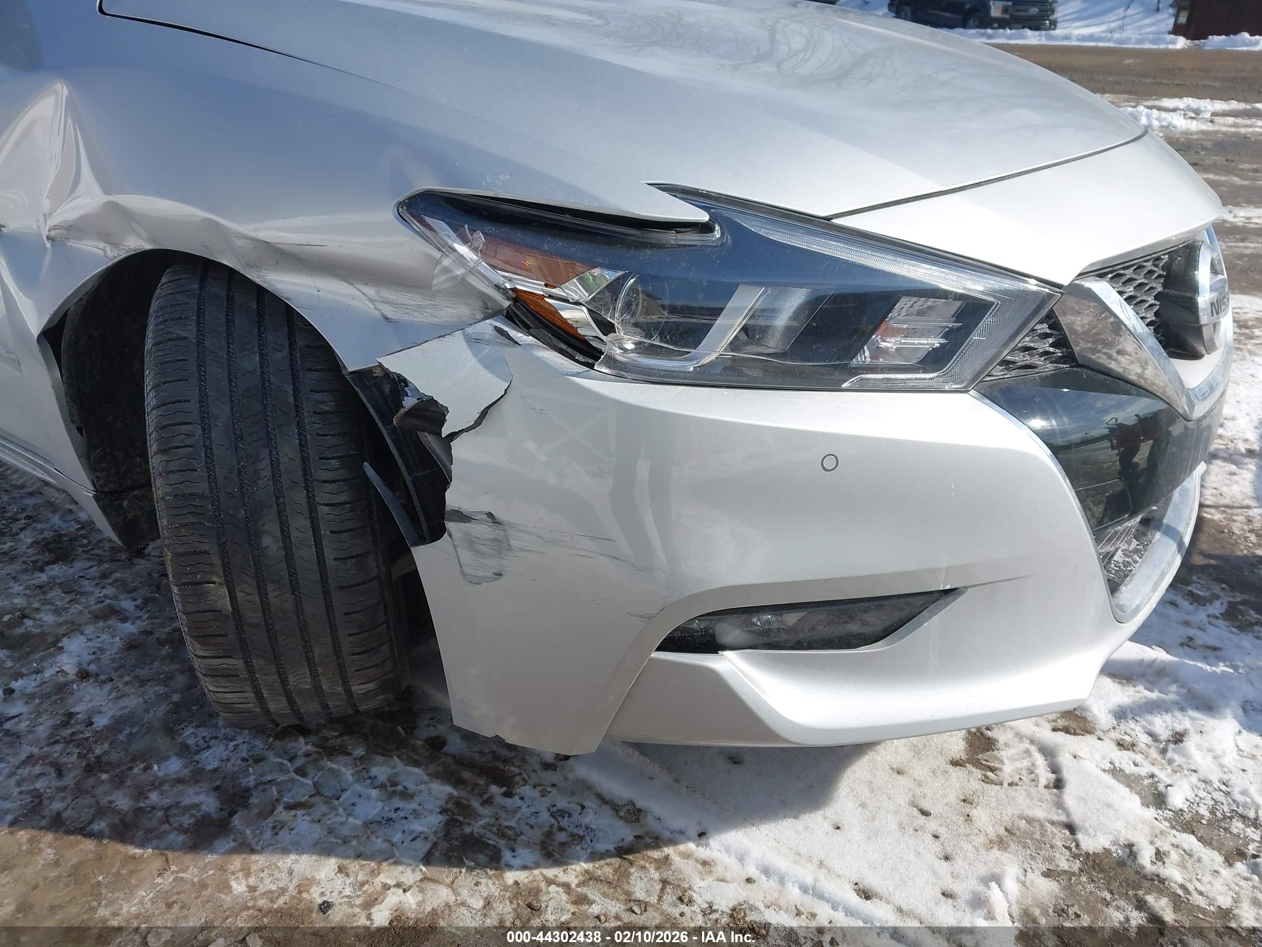 NISSAN MAXIMA image 6