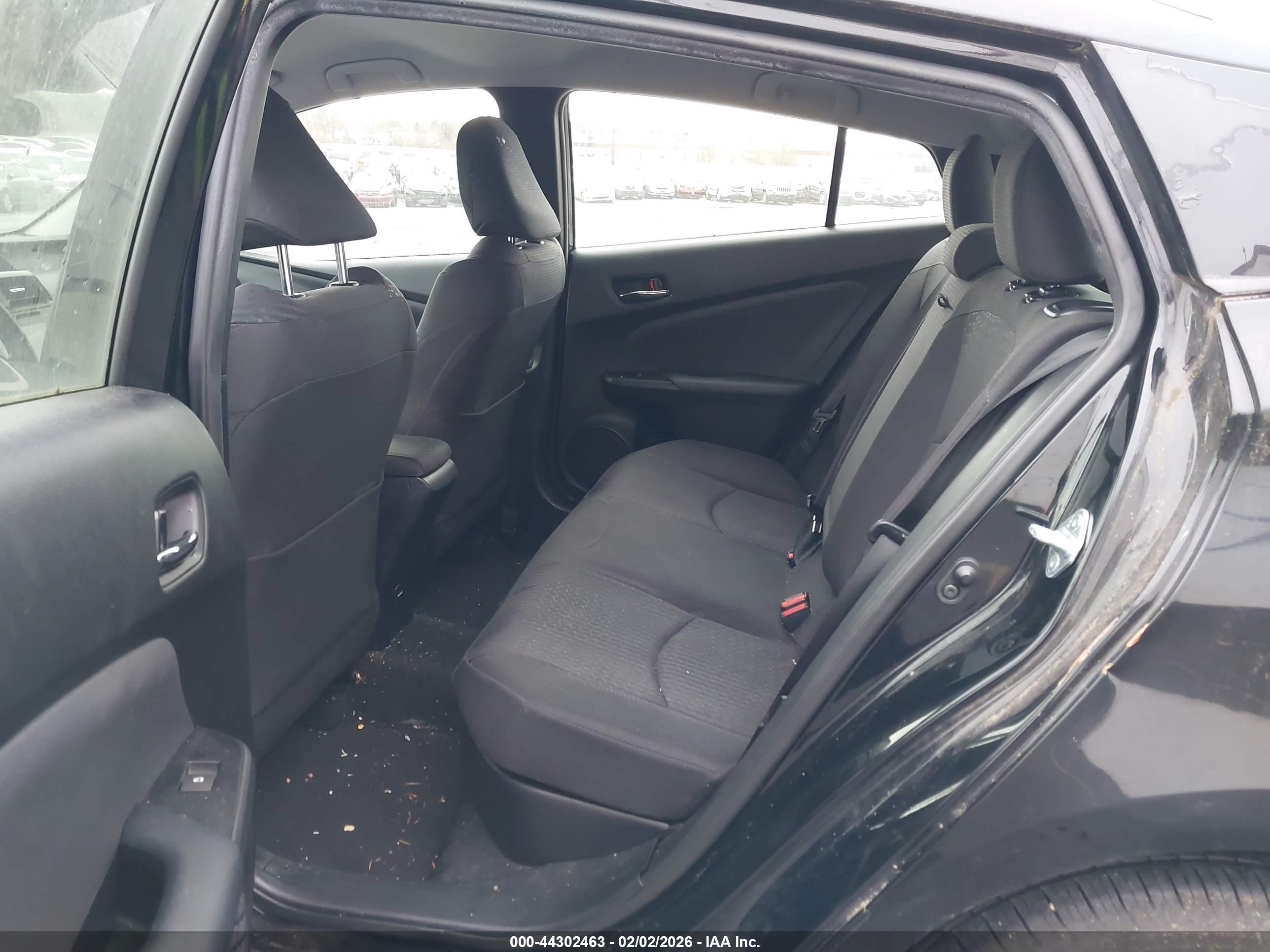 TOYOTA PRIUS image 8