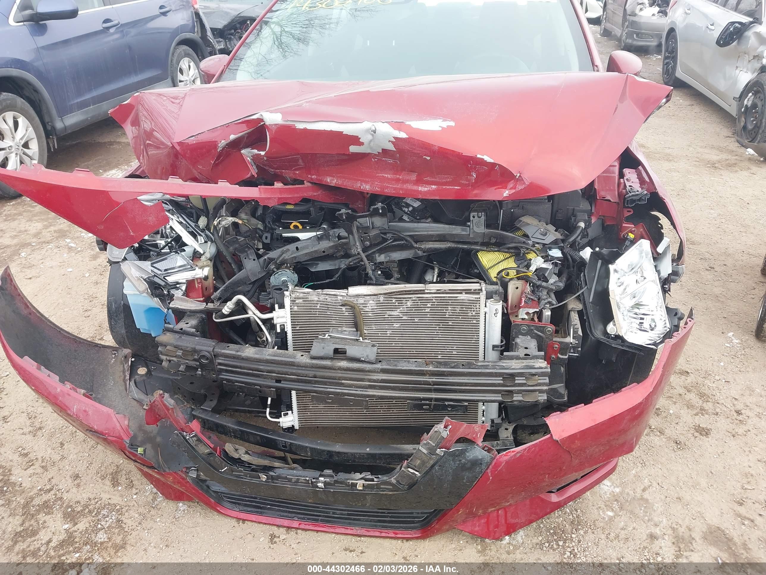 NISSAN VERSA image 6