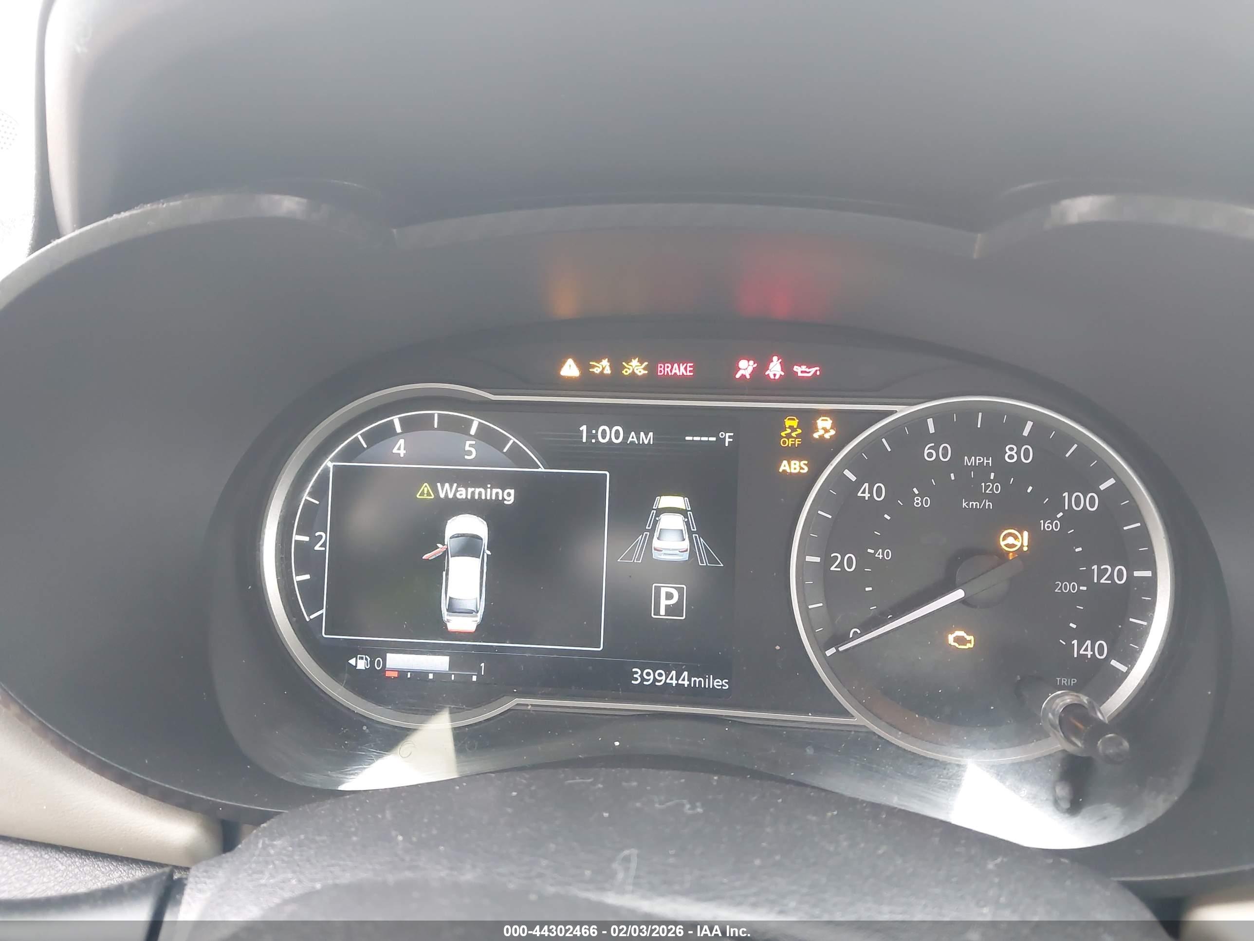NISSAN VERSA image 7