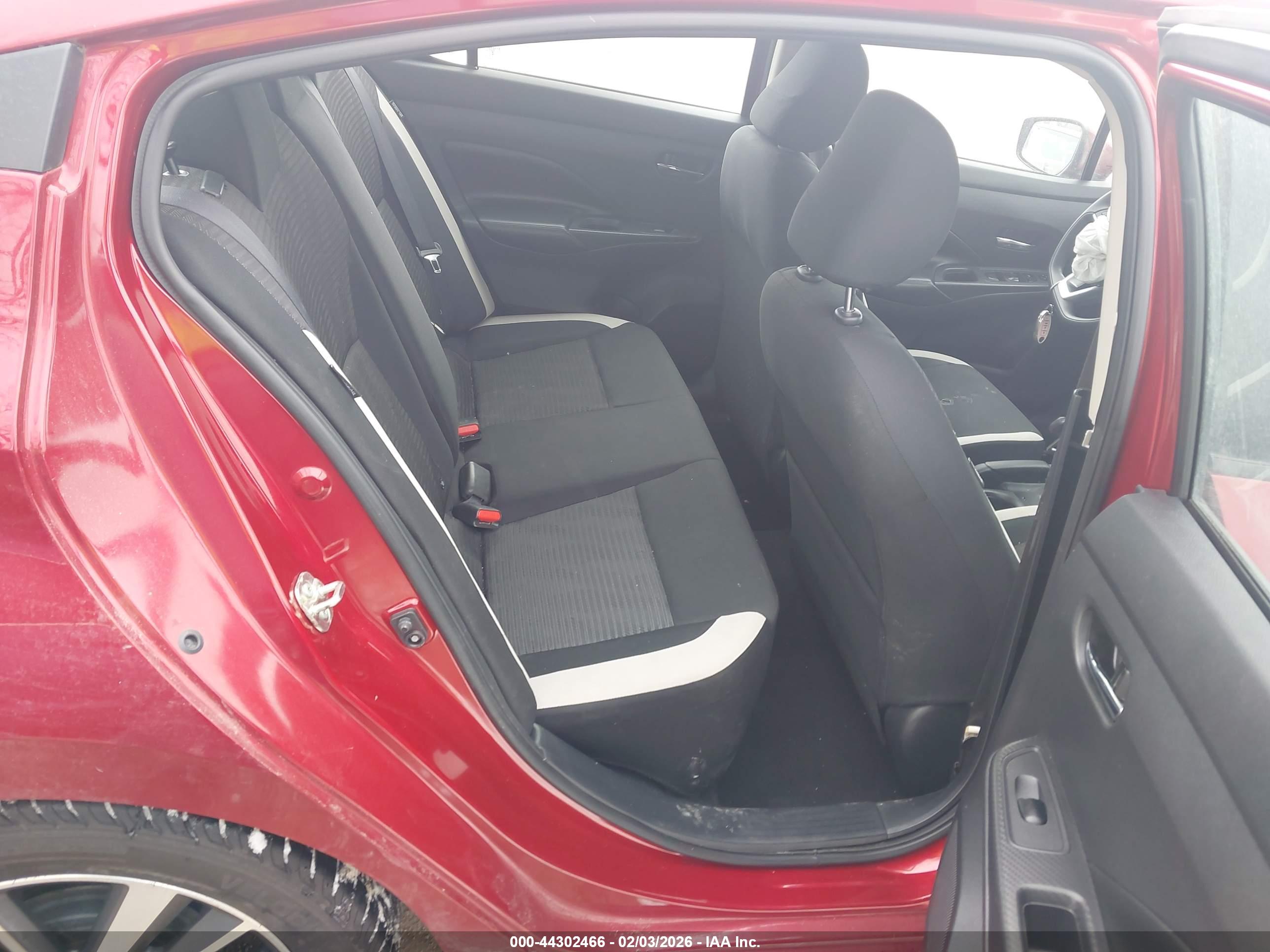 NISSAN VERSA image 8