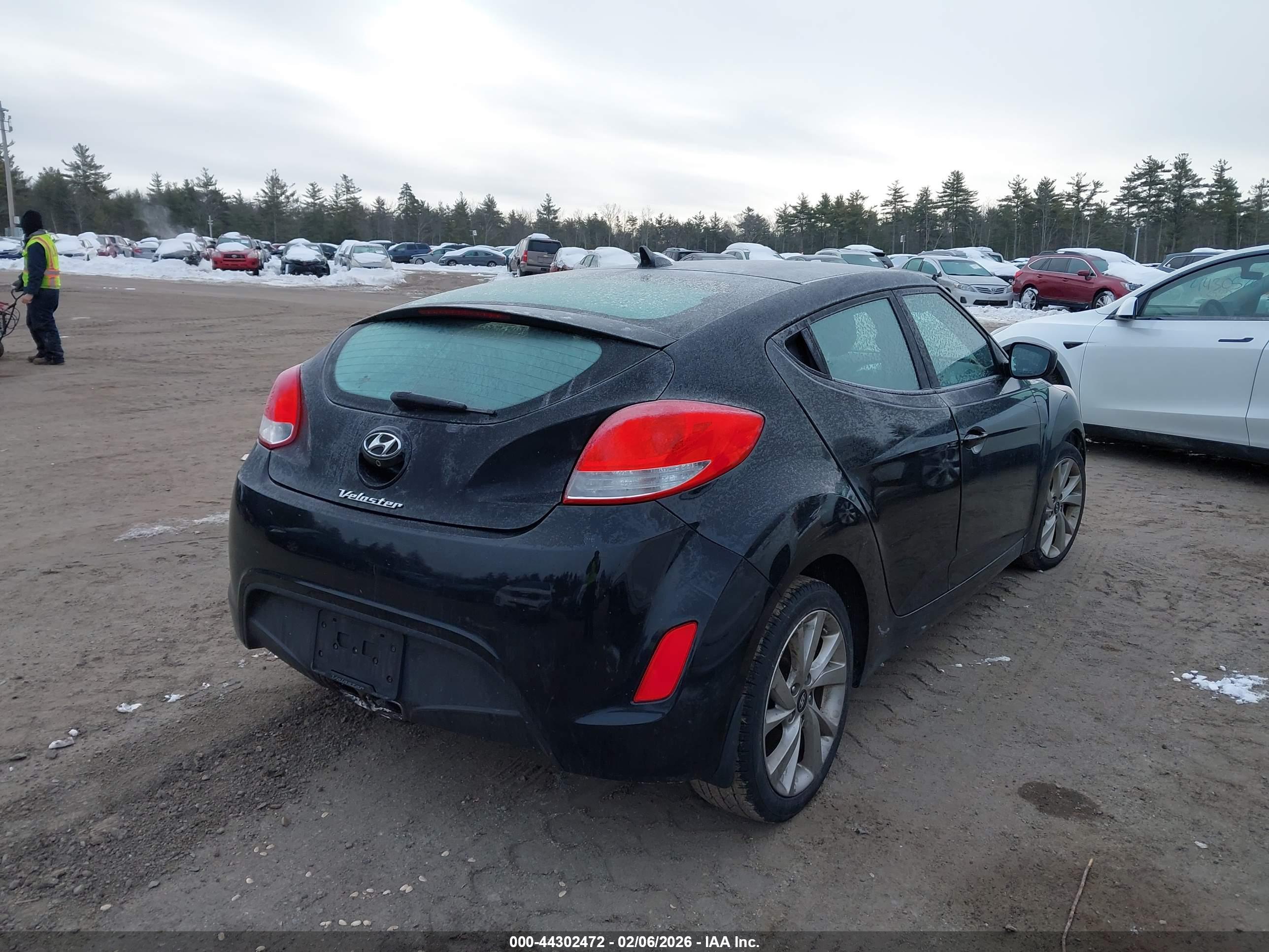 HYUNDAI VELOSTER image 4