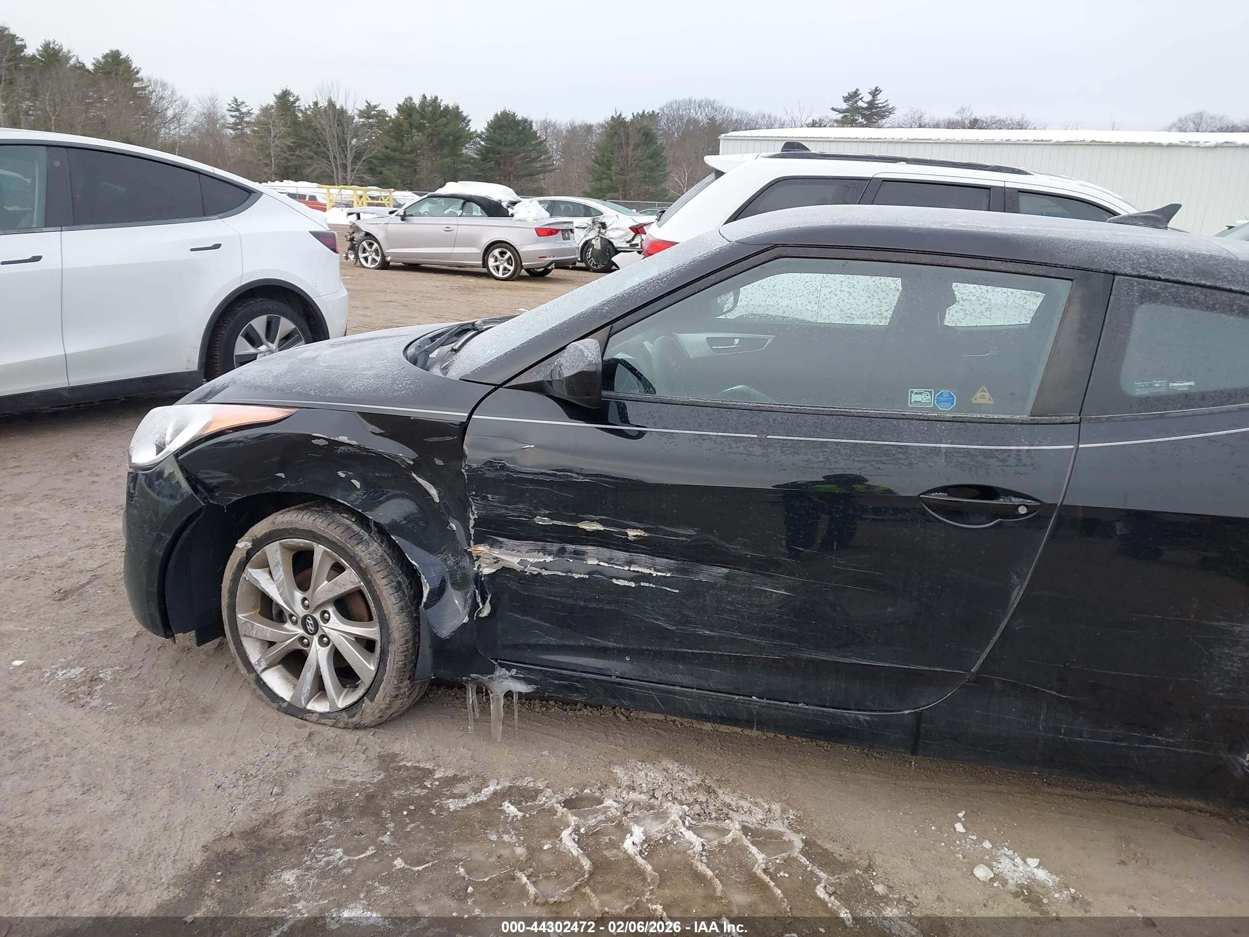 HYUNDAI VELOSTER image 6
