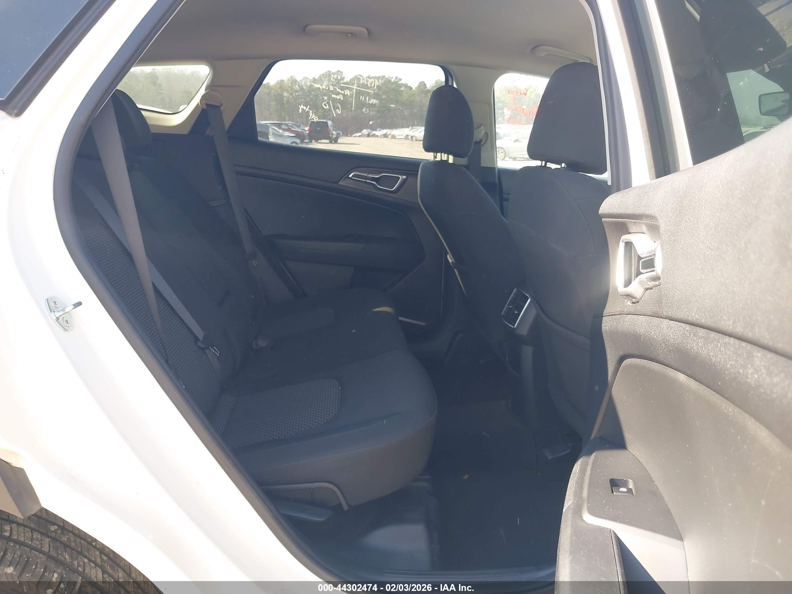 KIA SPORTAGE image 8