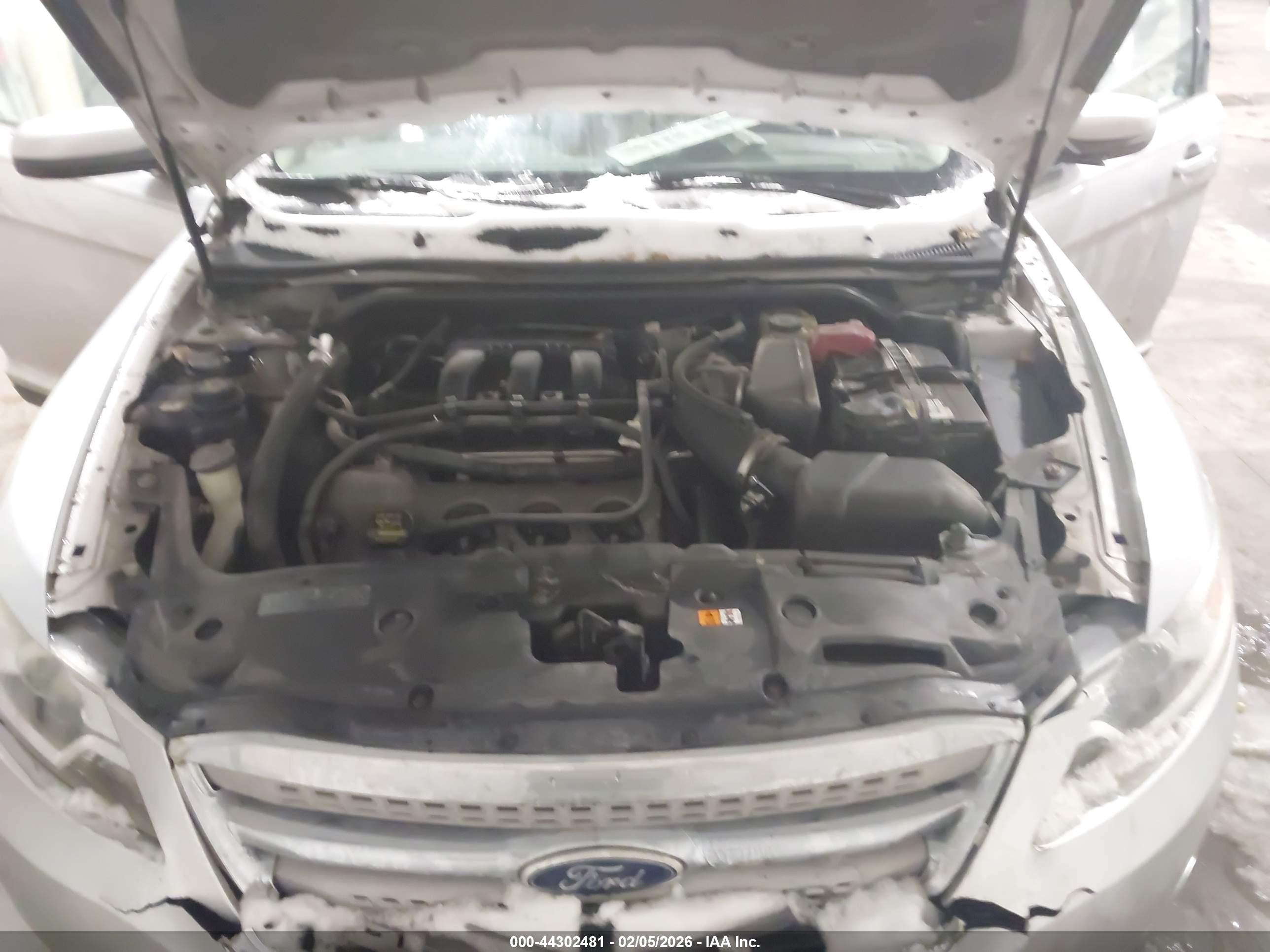 FORD TAURUS image 10