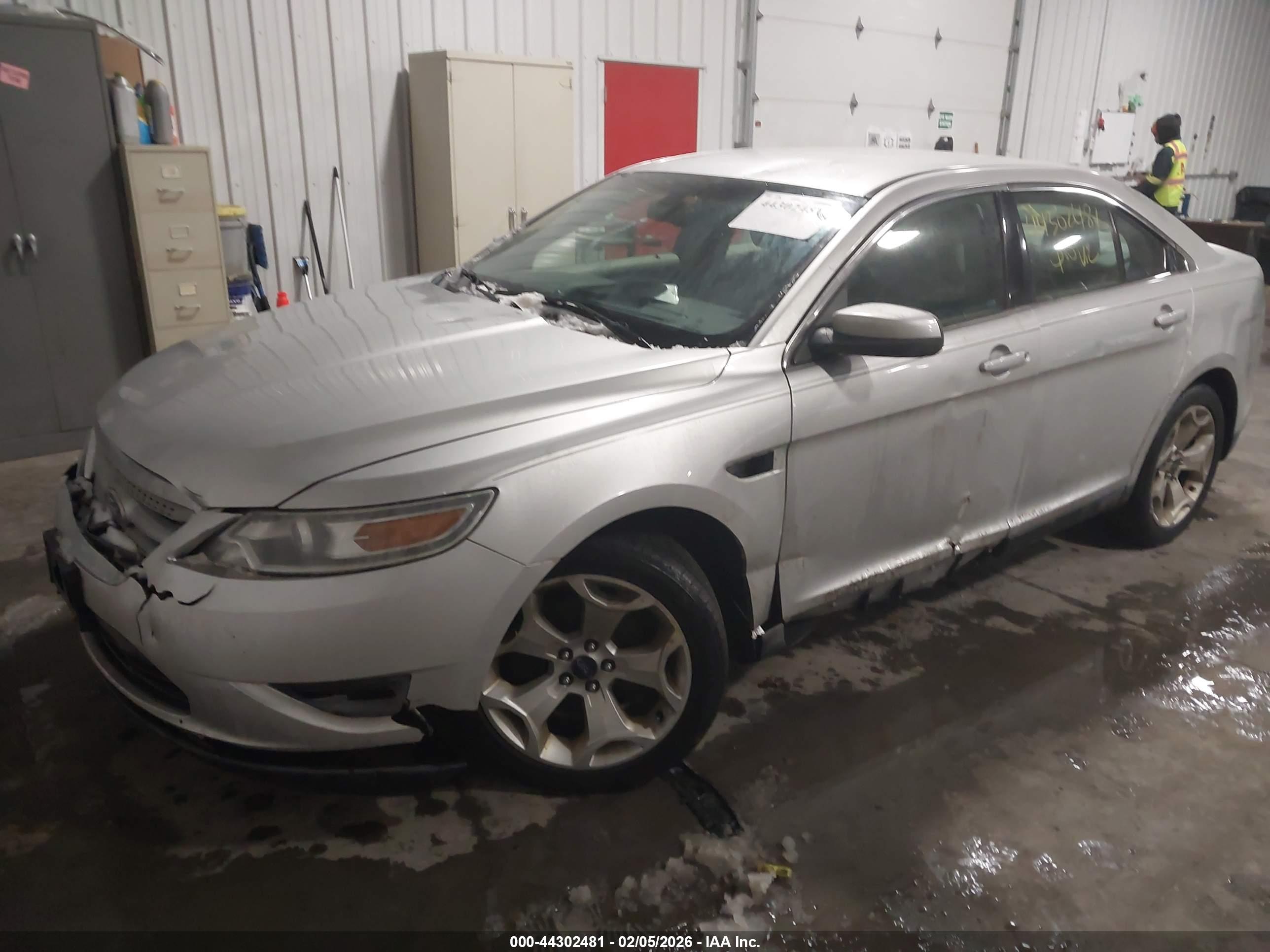 FORD TAURUS image 2
